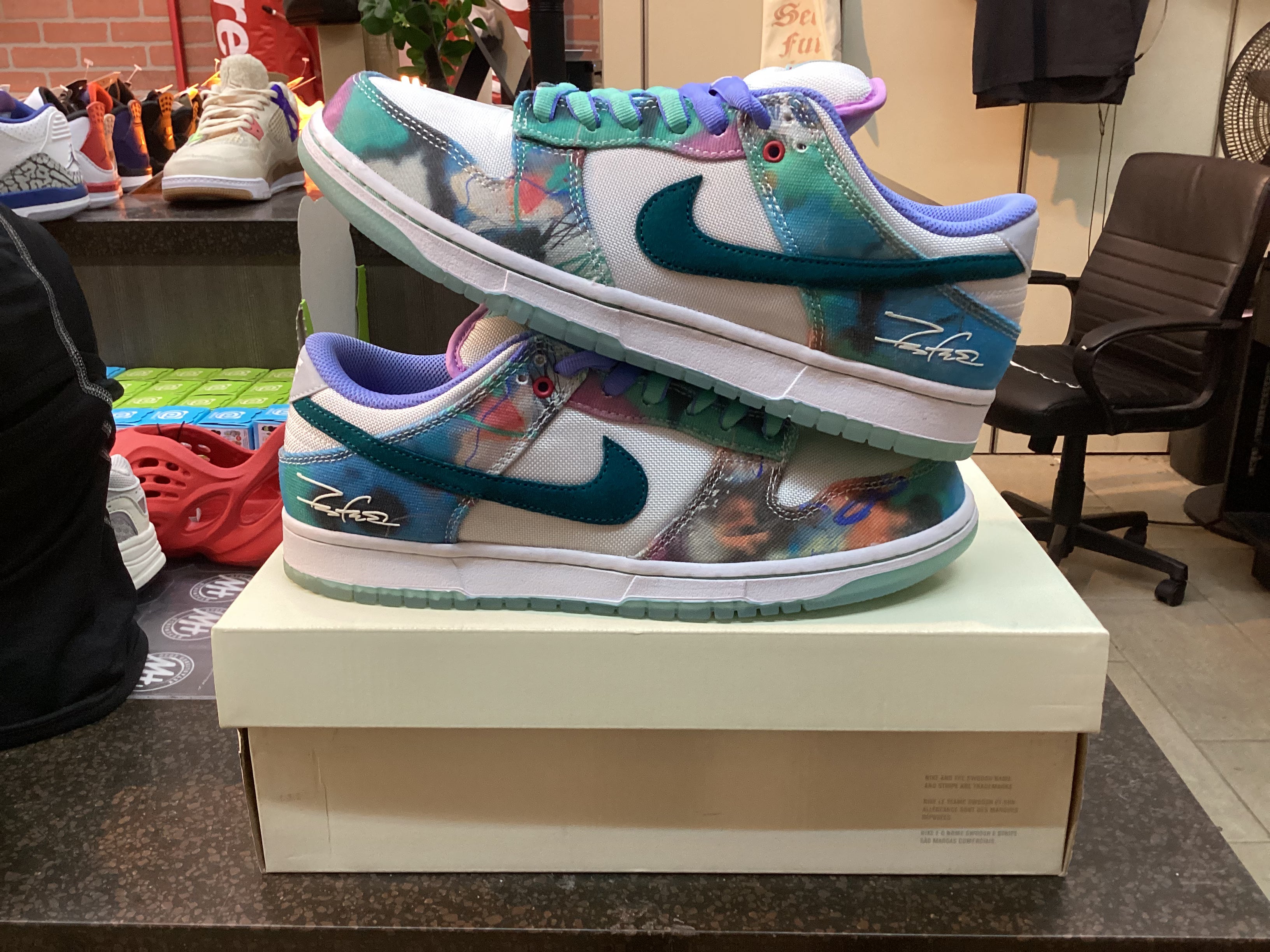 Nike SB Dunk Low "Futura Laboratories Bleached Aqua" Size 9.5 Preowned