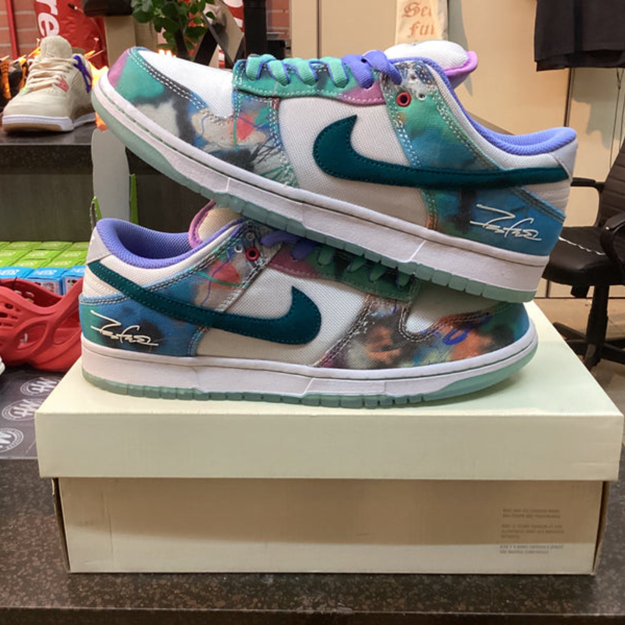Nike SB Dunk Low "Futura Laboratories Bleached Aqua" Size 9.5 Preowned