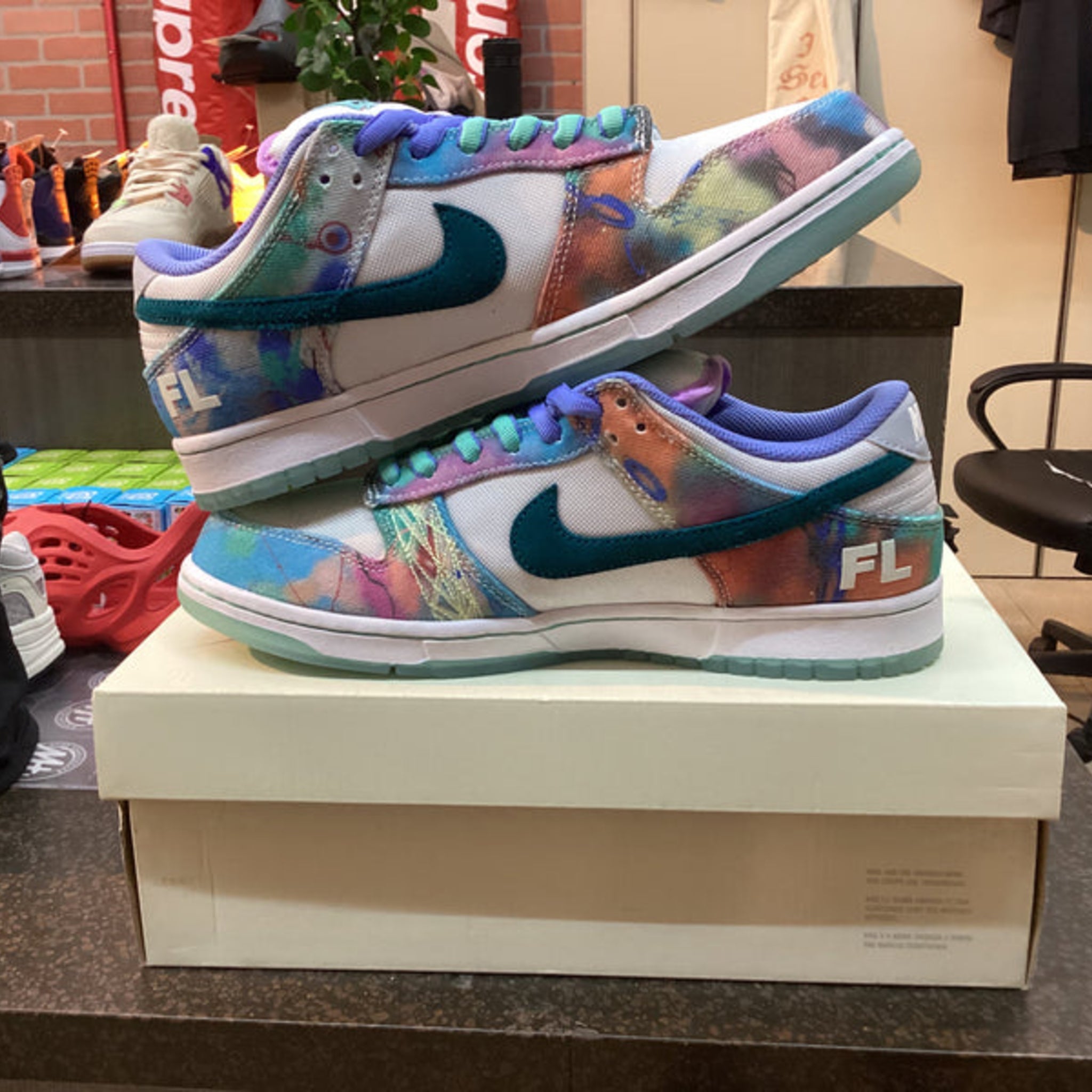 Nike SB Dunk Low "Futura Laboratories Bleached Aqua" Size 9.5 Preowned