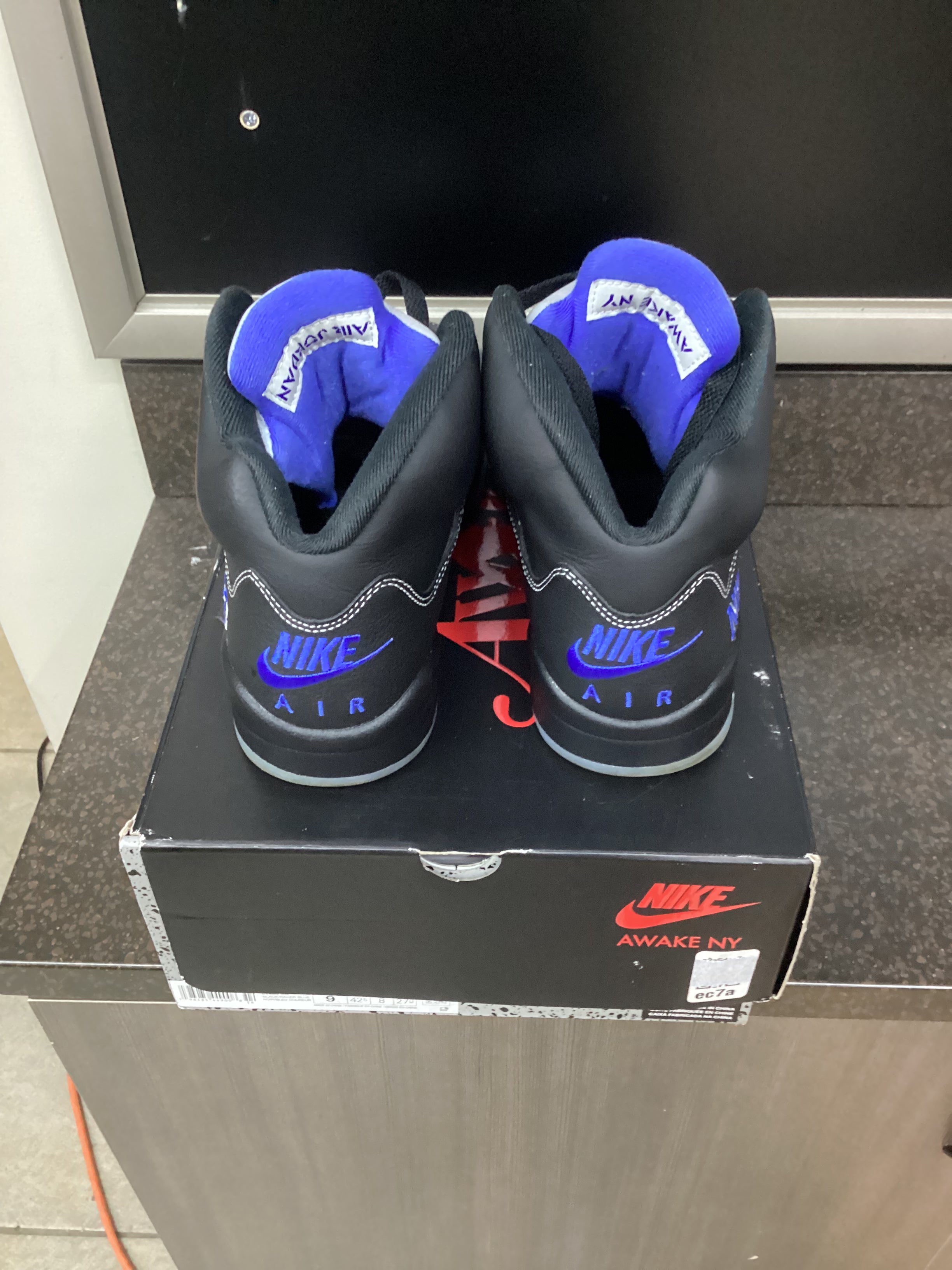 Jordan 5 “Awake NY Black” Size 9 Preowned