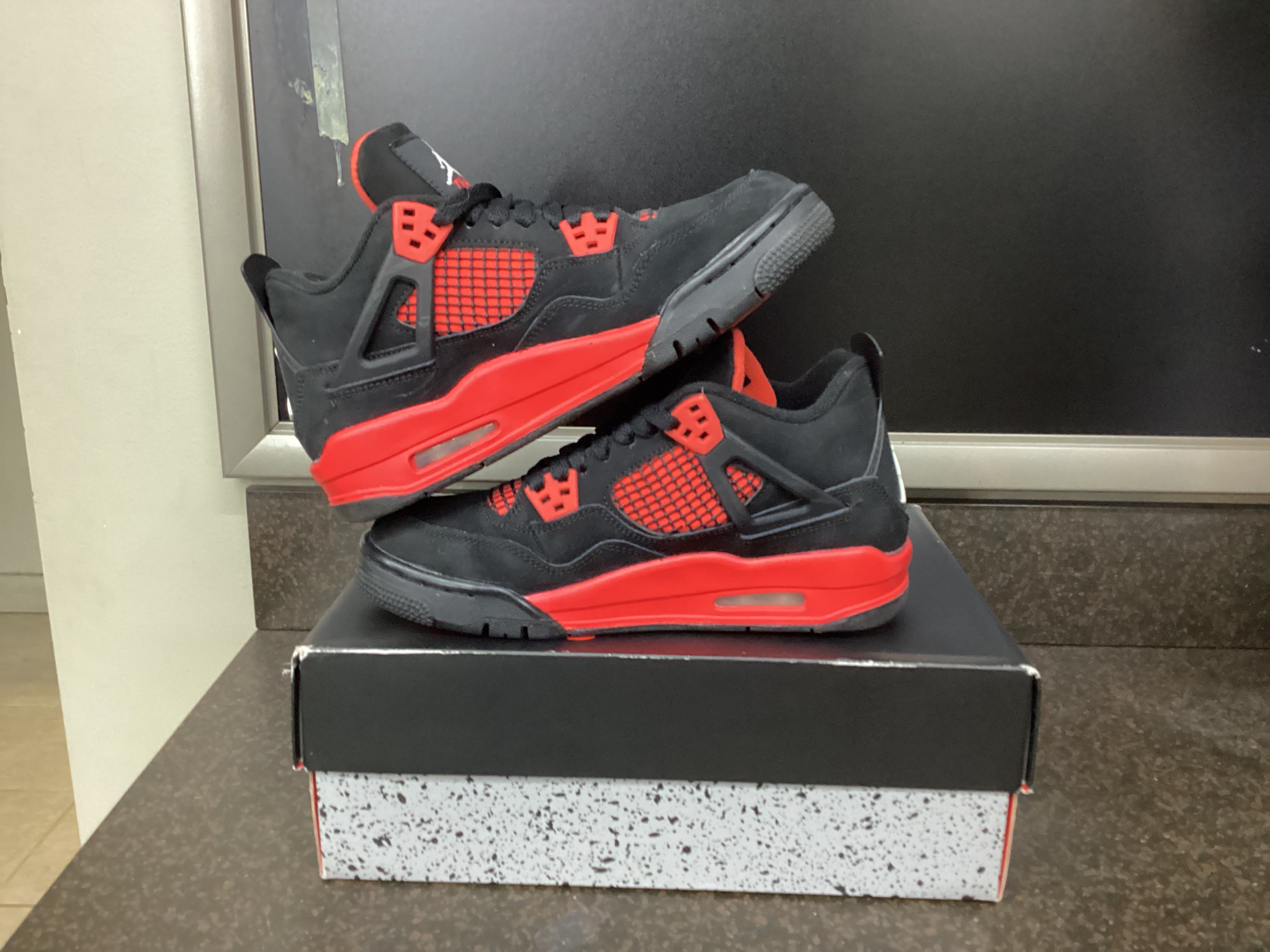 Jordan 4 “Red Thunder” Size 6Y Preowned