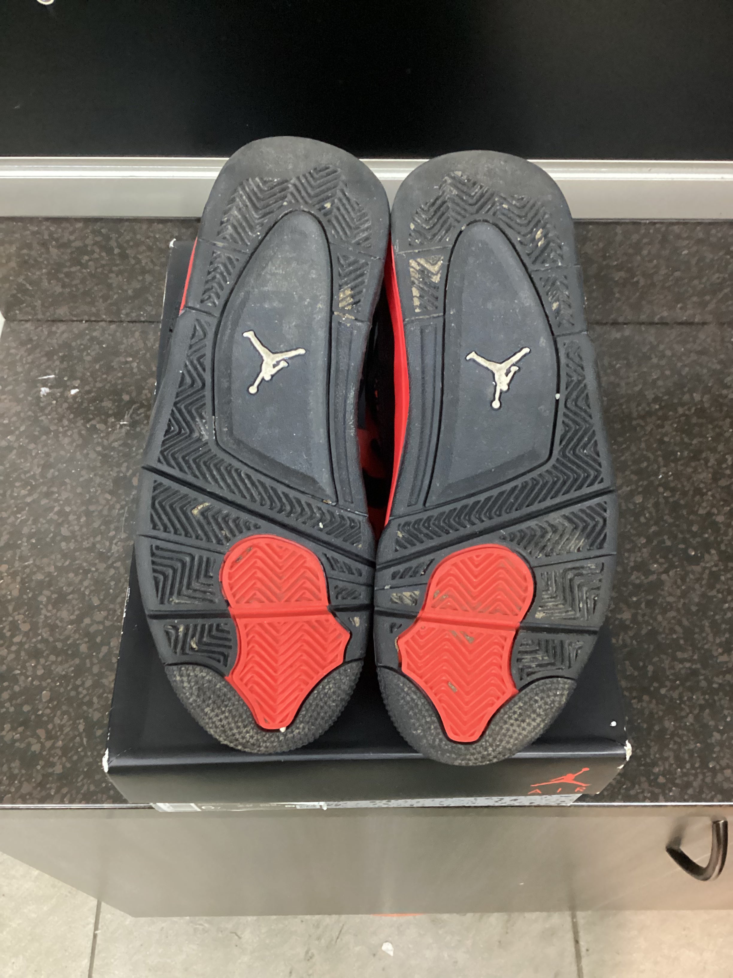 Jordan 4 “Red Thunder” Size 6Y Preowned