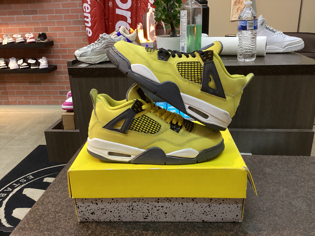 Jordan 4 "Lightning" GS Size 7Y Preowned