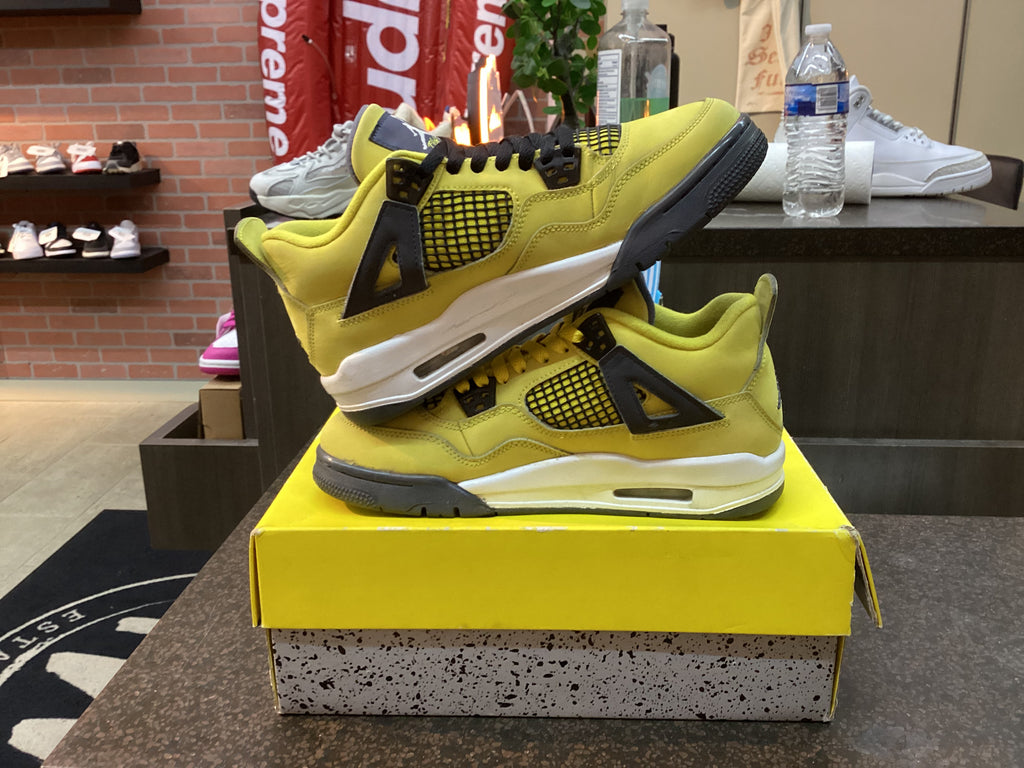 Jordan 4 "Lightning" GS Size 7Y Preowned