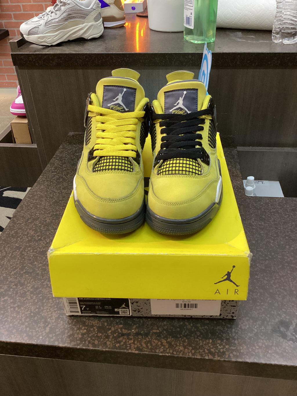 Jordan 4 "Lightning" GS Size 7Y Preowned