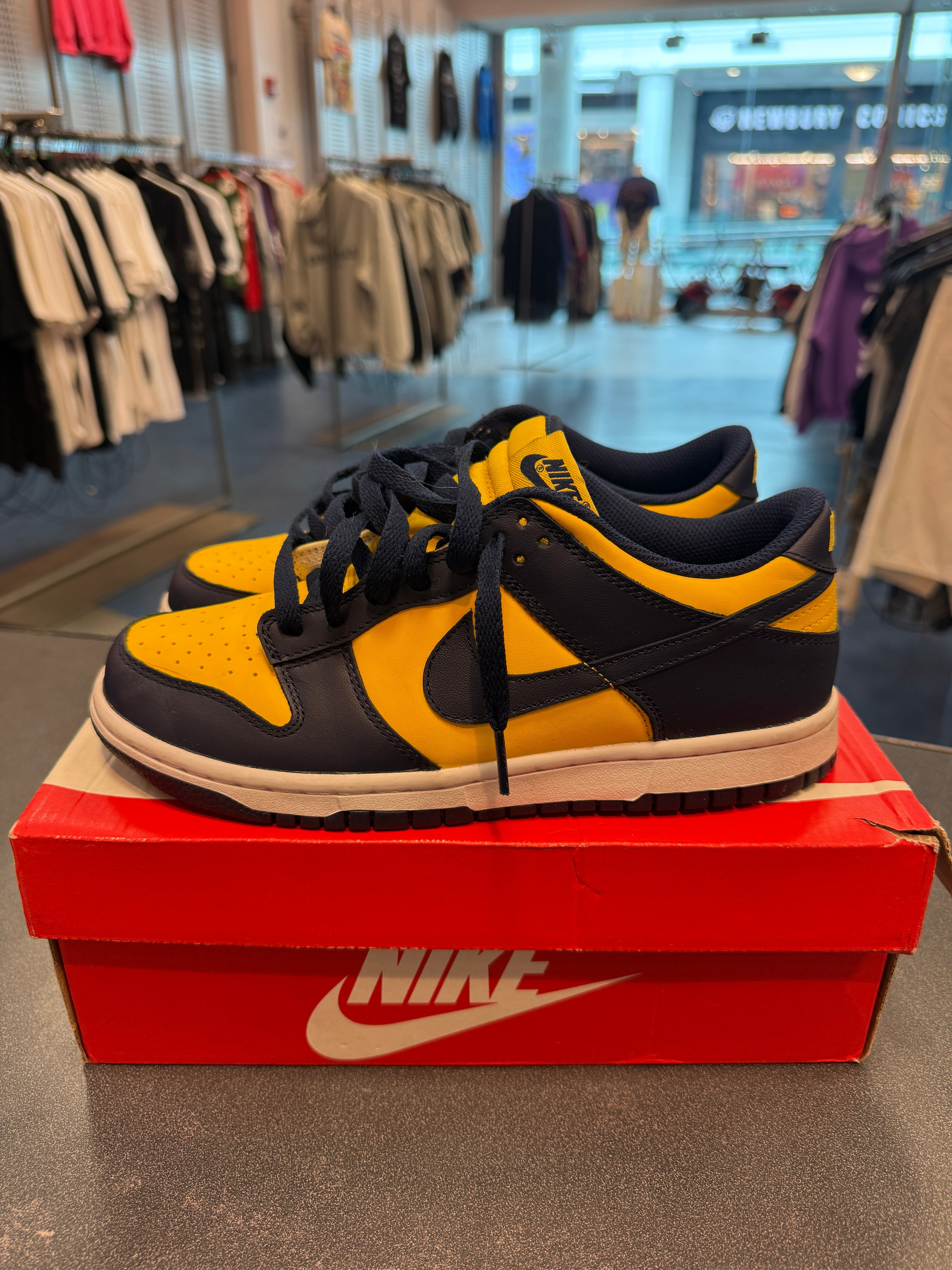 Nike Dunk Low Michigan (2021) GS Size 7Y Preowned