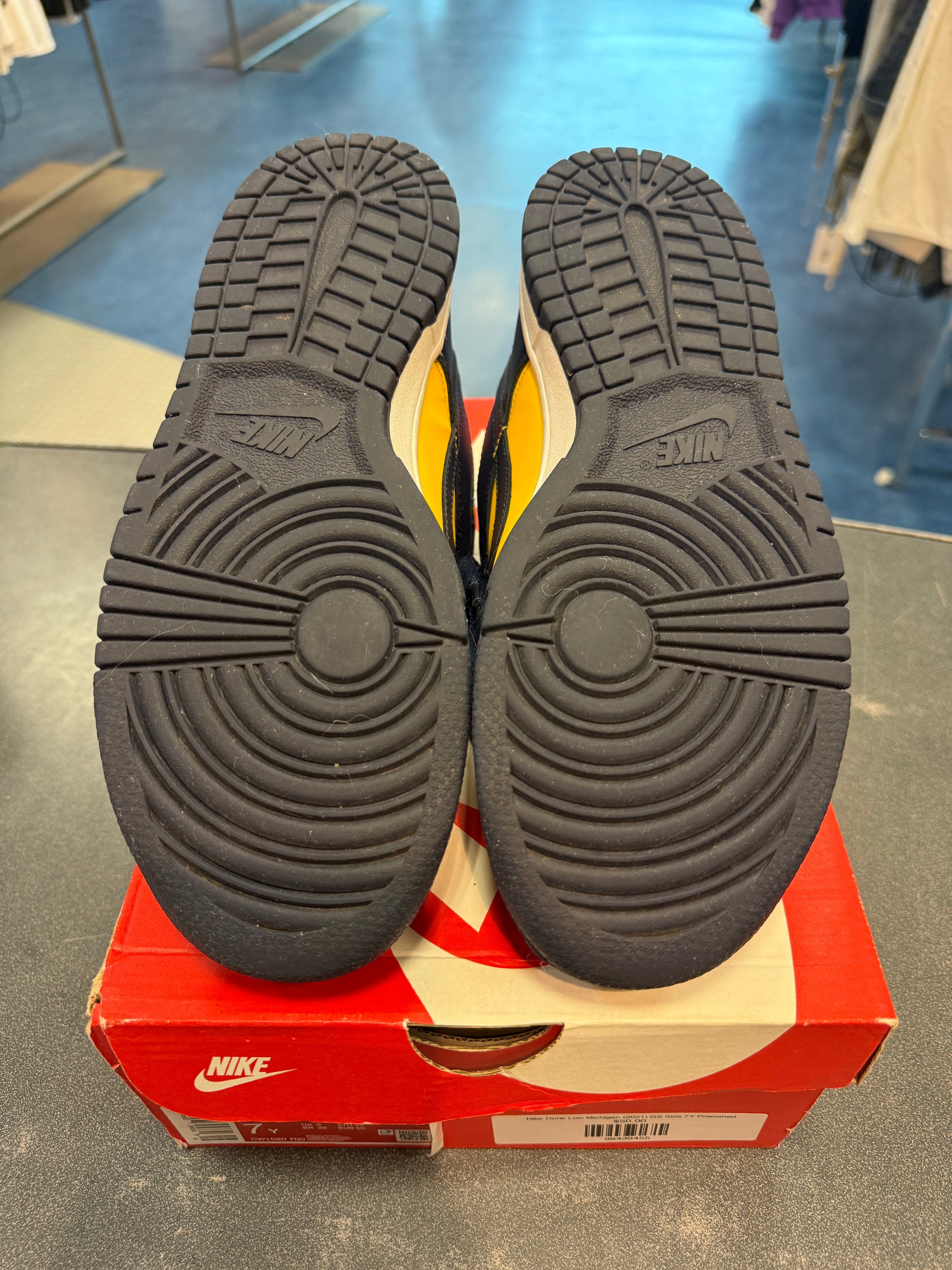 Nike Dunk Low Michigan (2021) GS Size 7Y Preowned