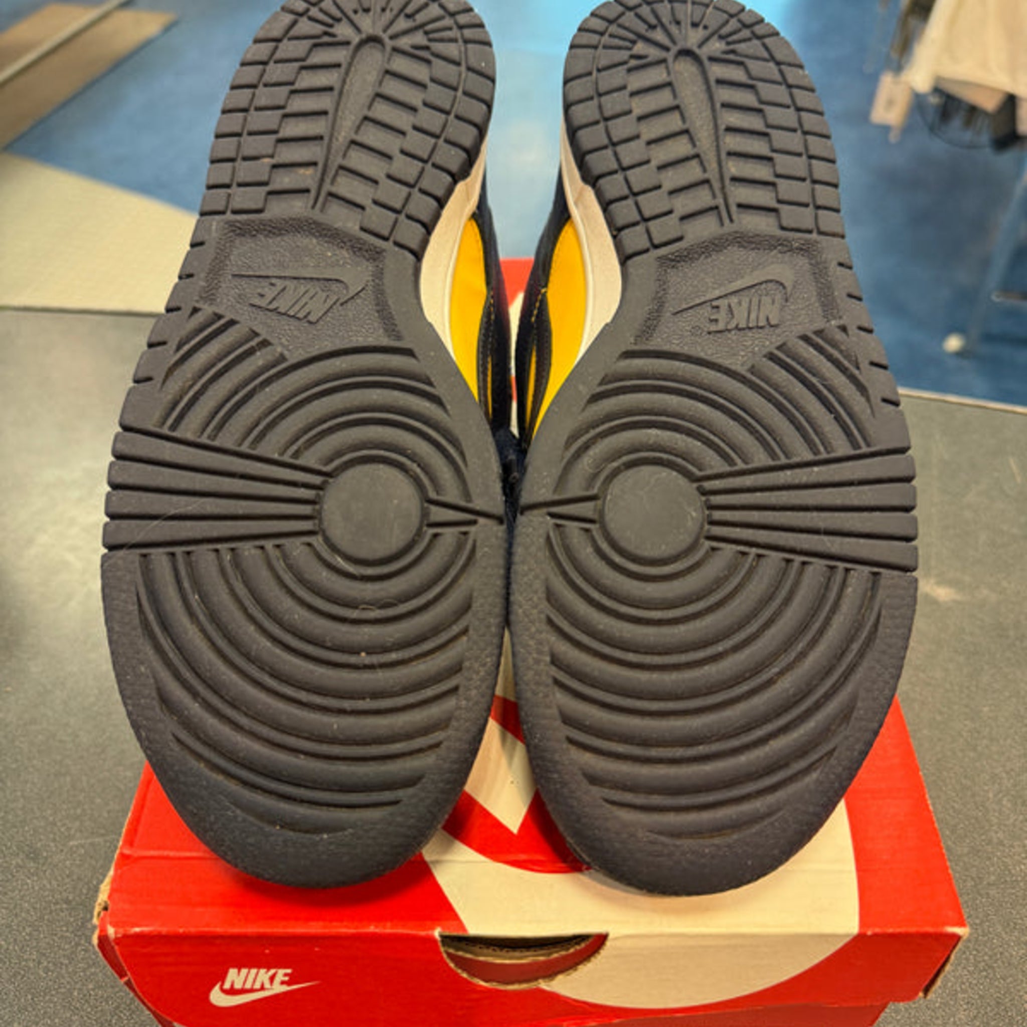 Nike Dunk Low Michigan (2021) GS Size 7Y Preowned