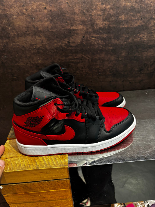Jordan 1 Mid "Banned" Size 9 Preowned