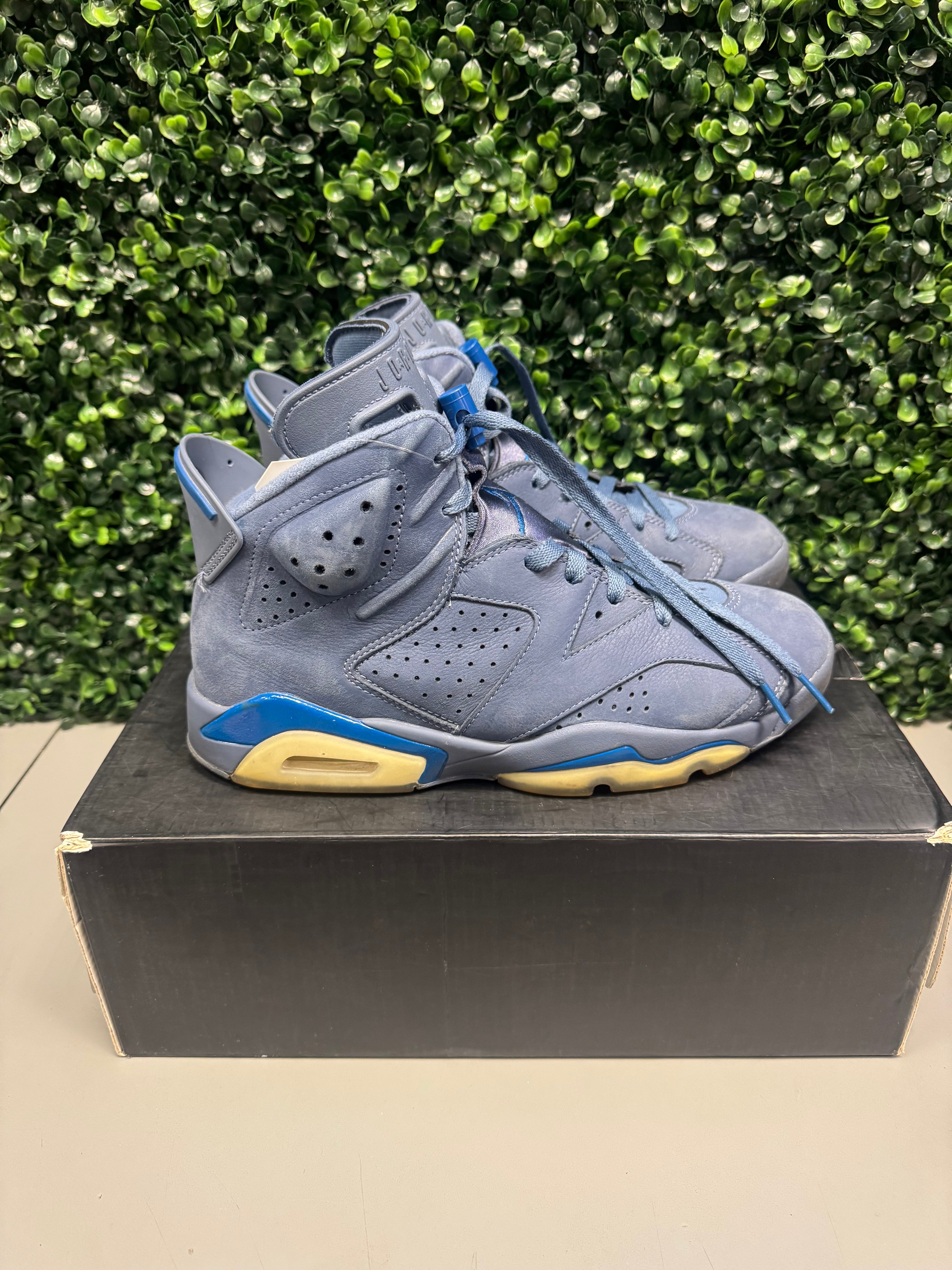 Jordan 6 "Diffused Blue" Size 9 Preowned
