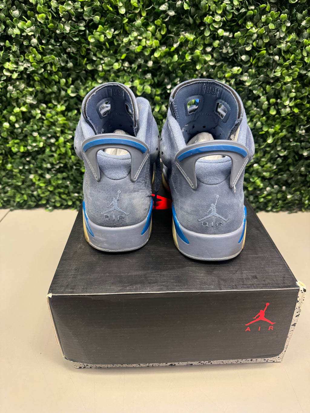 Jordan 6 "Diffused Blue" Size 9 Preowned
