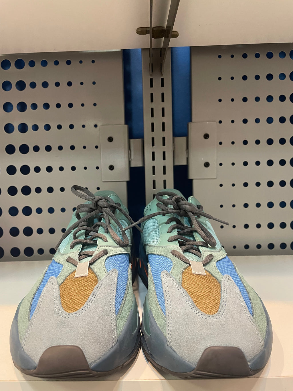 yeezy 700 "faded azure" preowned size 12