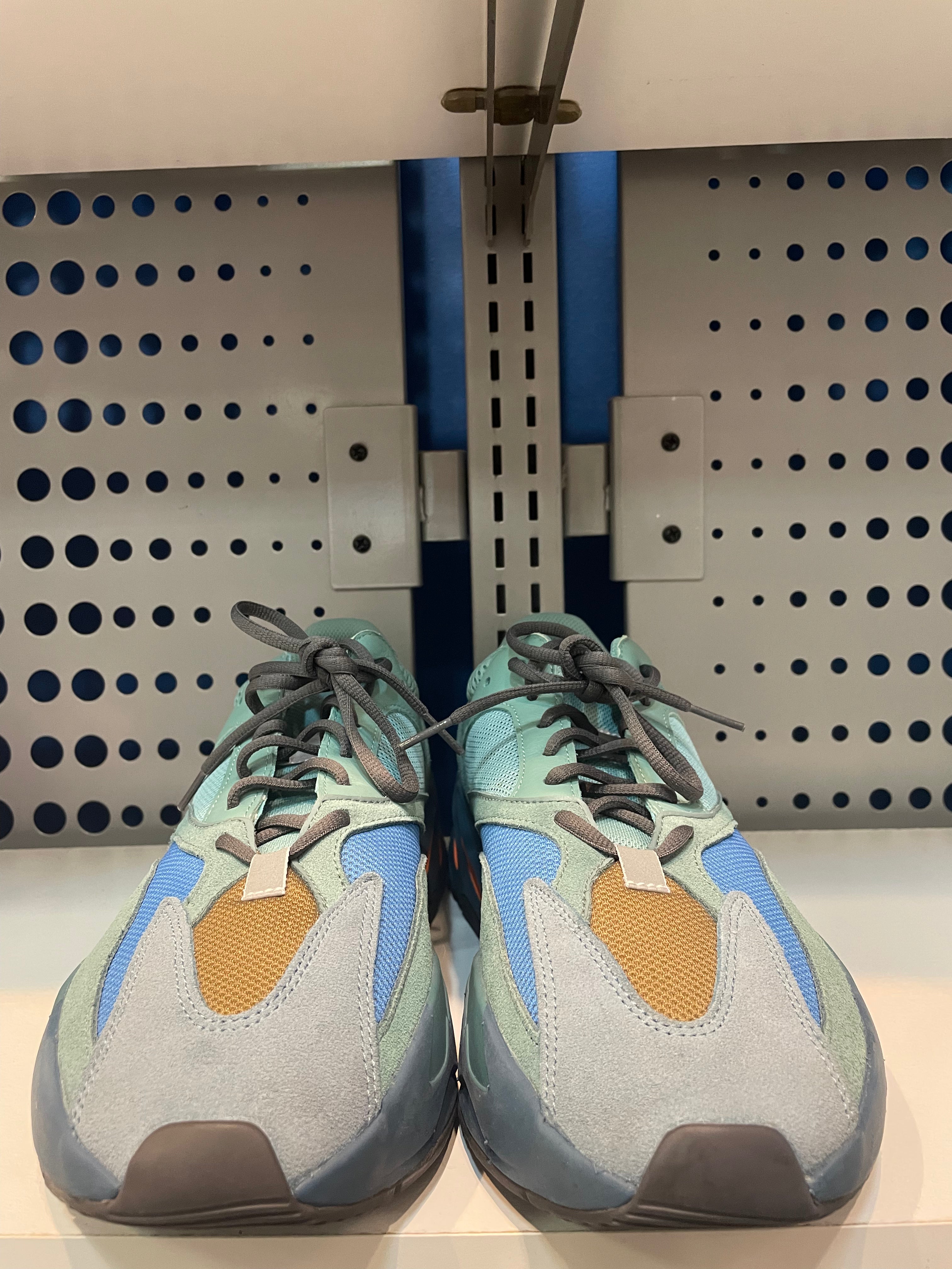 yeezy 700 "faded azure" preowned size 12