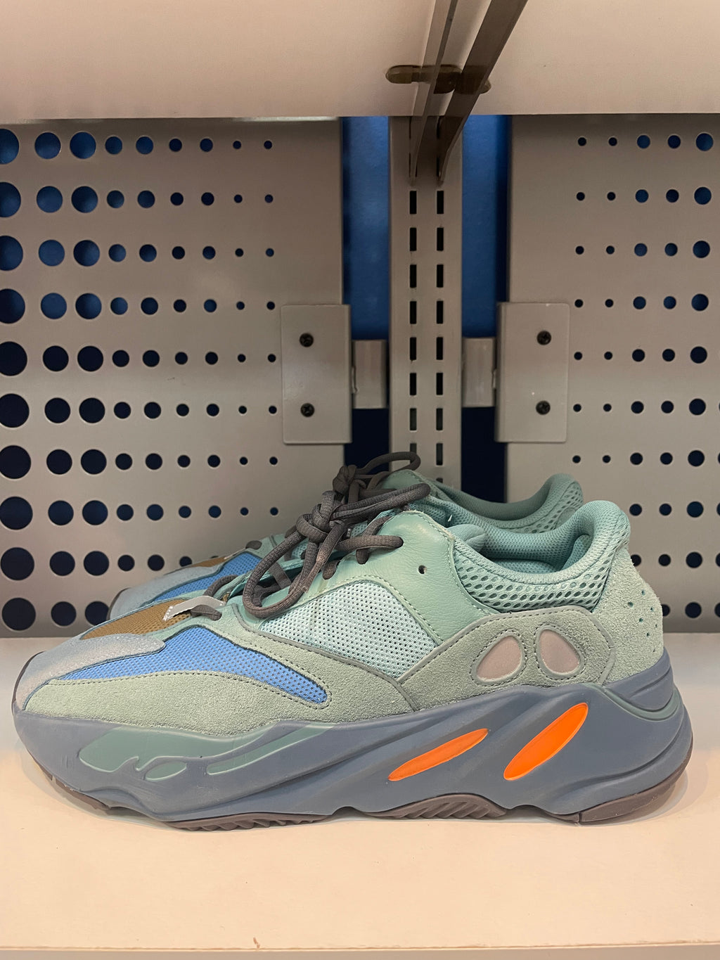 yeezy 700 "faded azure" preowned size 12