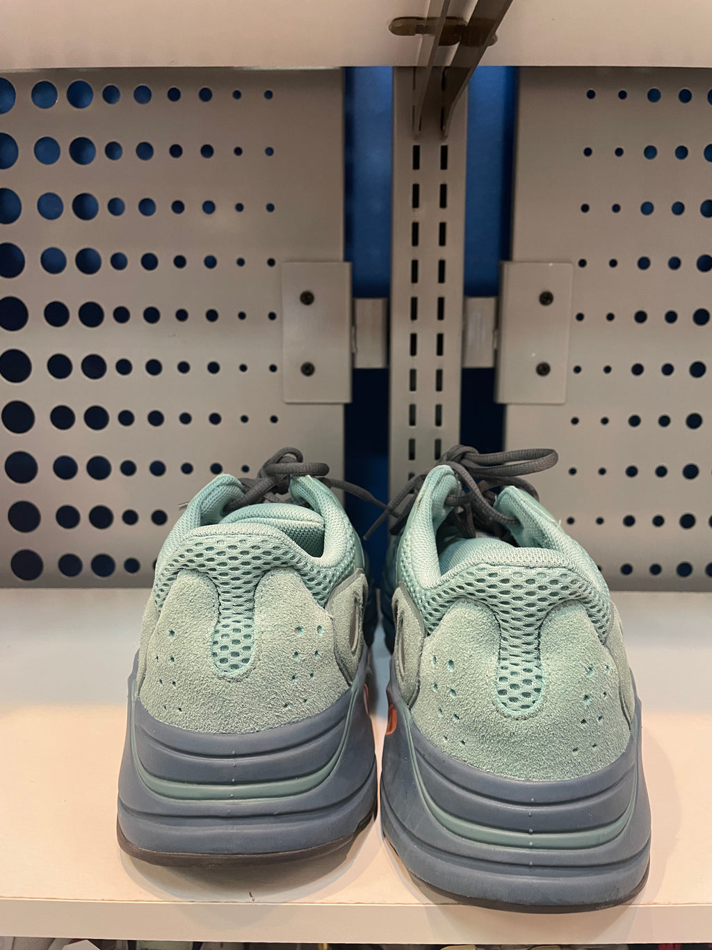 yeezy 700 "faded azure" preowned size 12