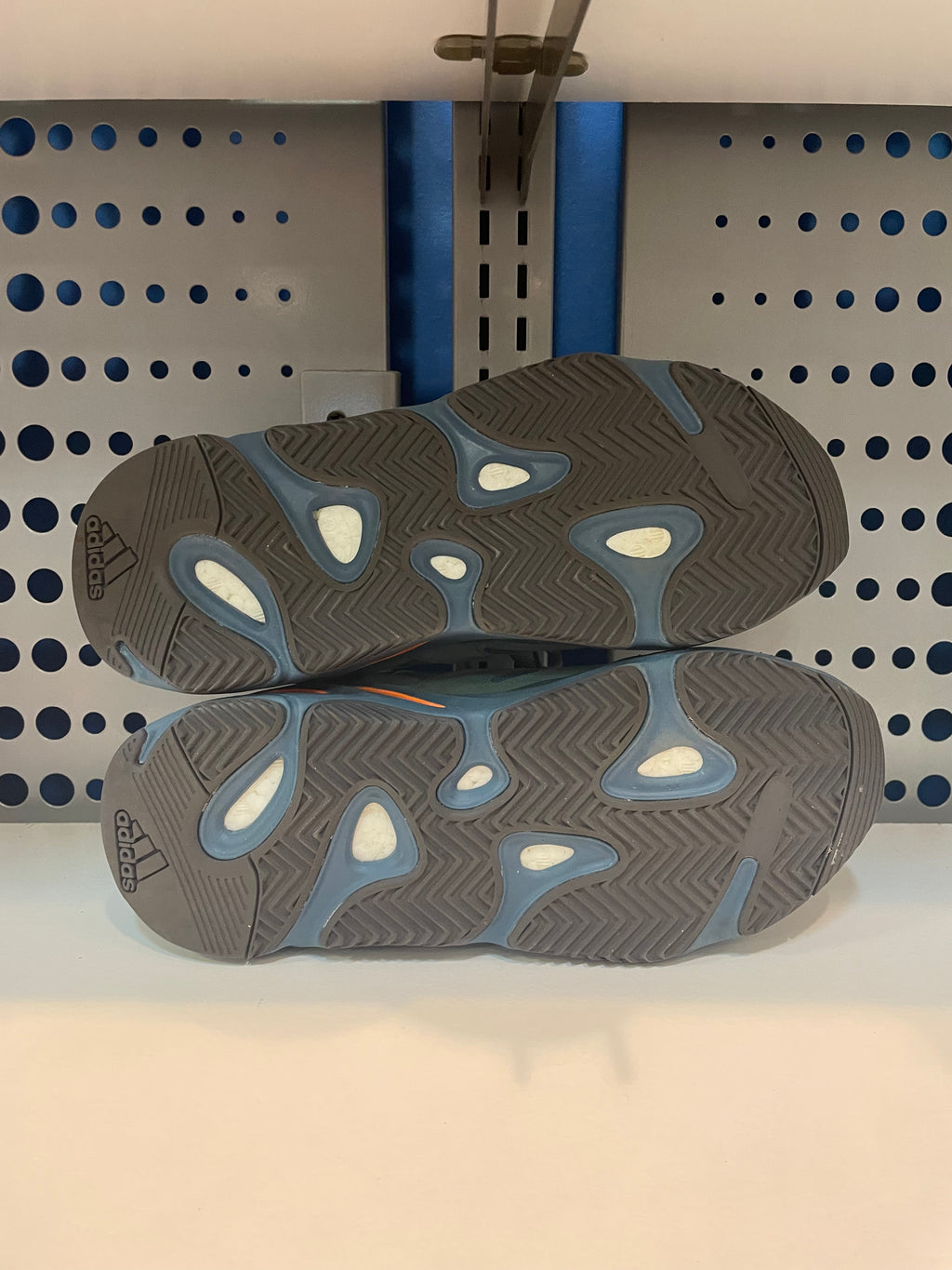 yeezy 700 "faded azure" preowned size 12