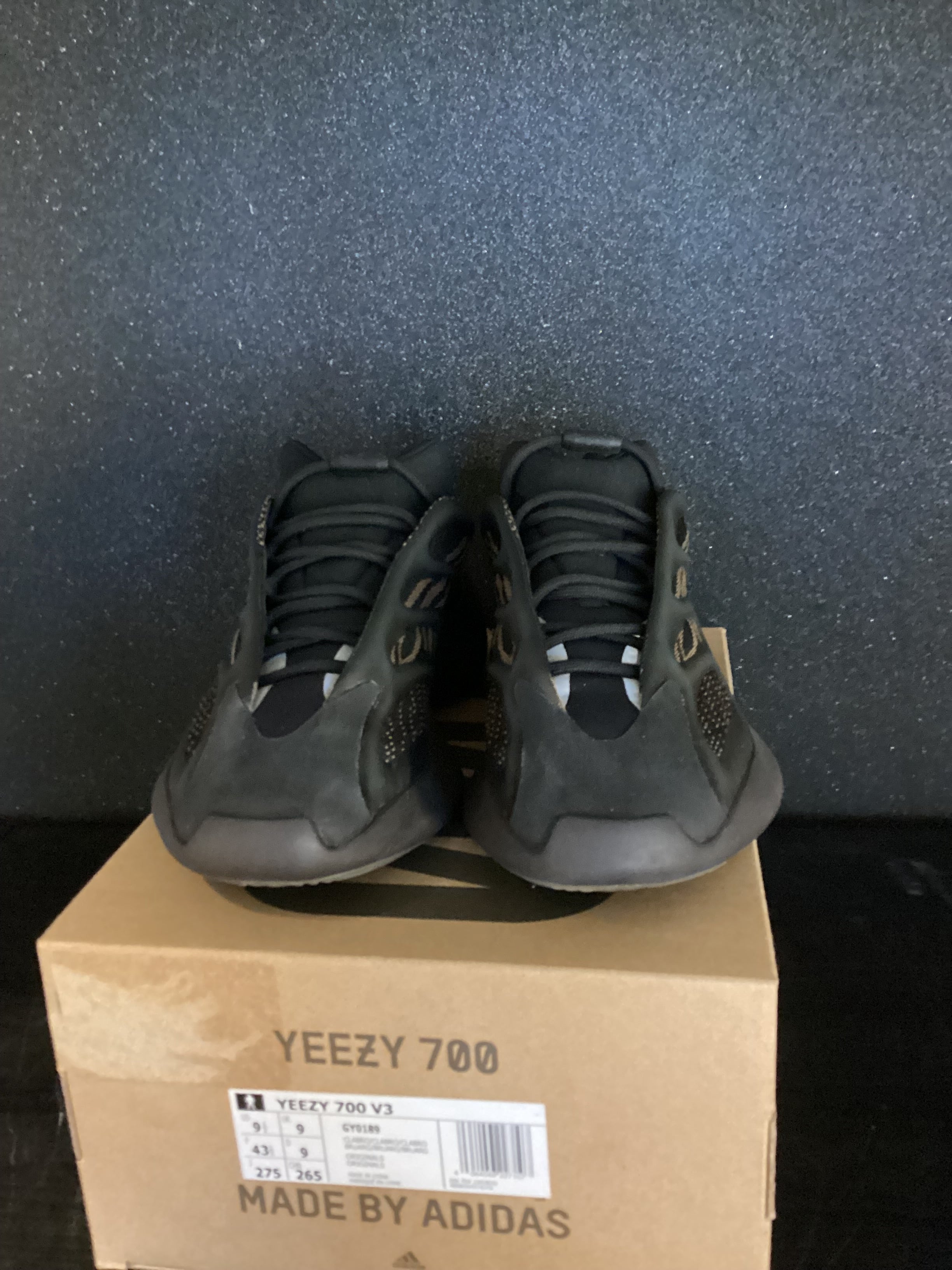 Yeezy 700 Clay Brown Size 9.5 Preowned