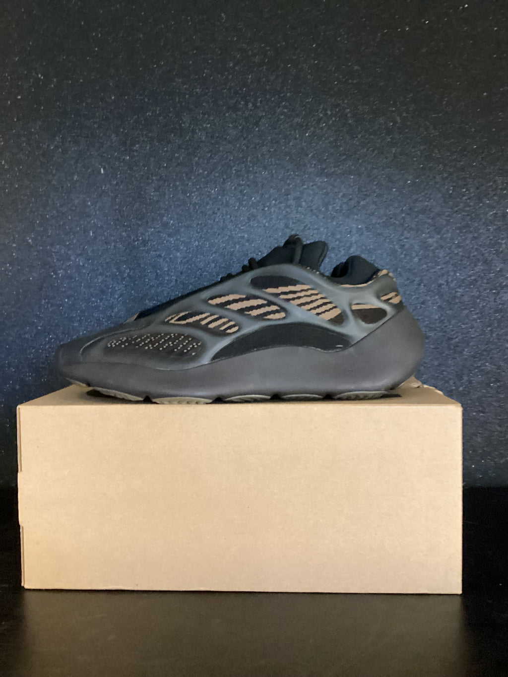Yeezy 700 Clay Brown Size 9.5 Preowned