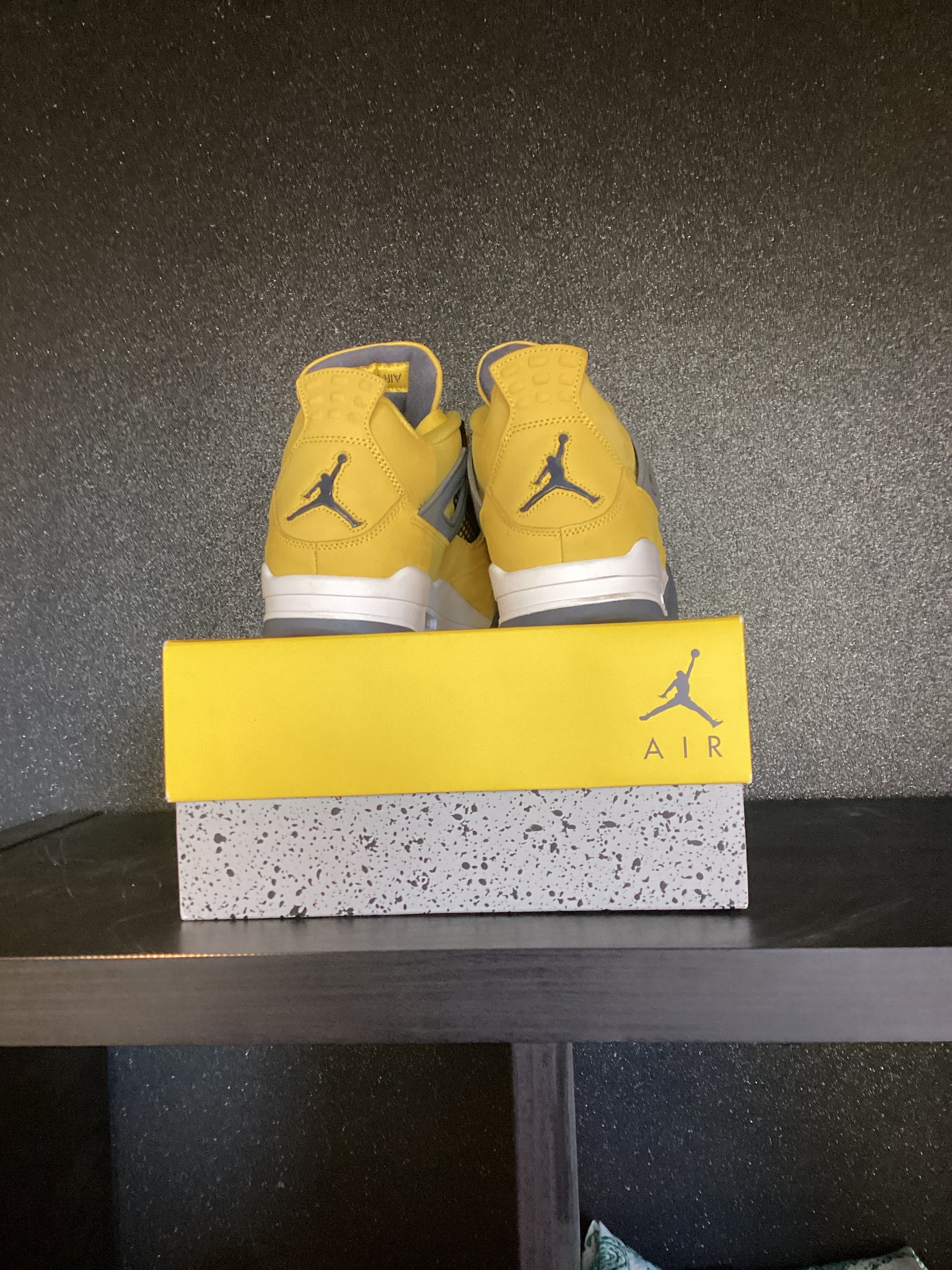 Jordan 4 Lightning Size 10 Preowned