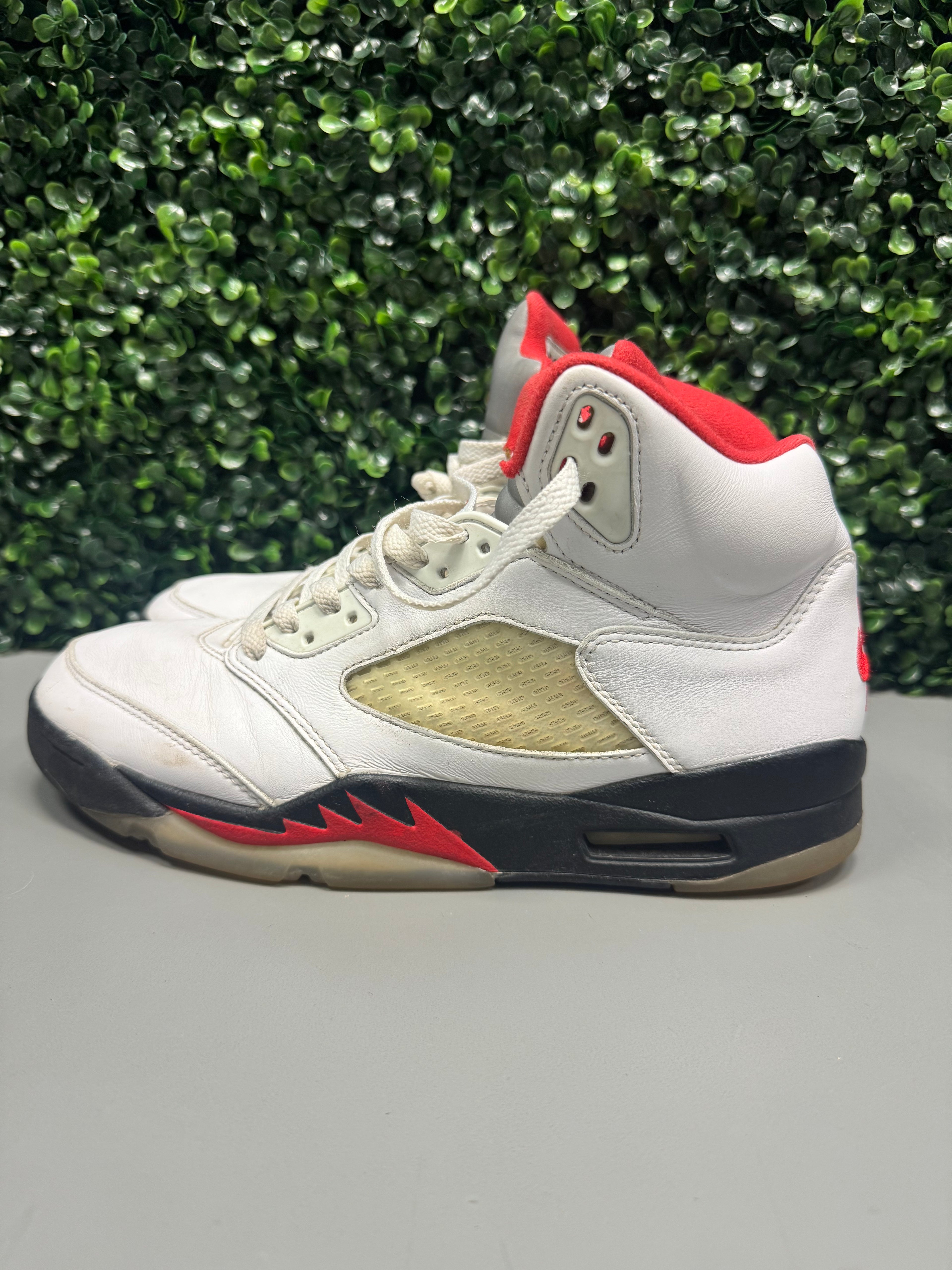 Jordan 5 "Fire Red" Size 9.5 Preowned