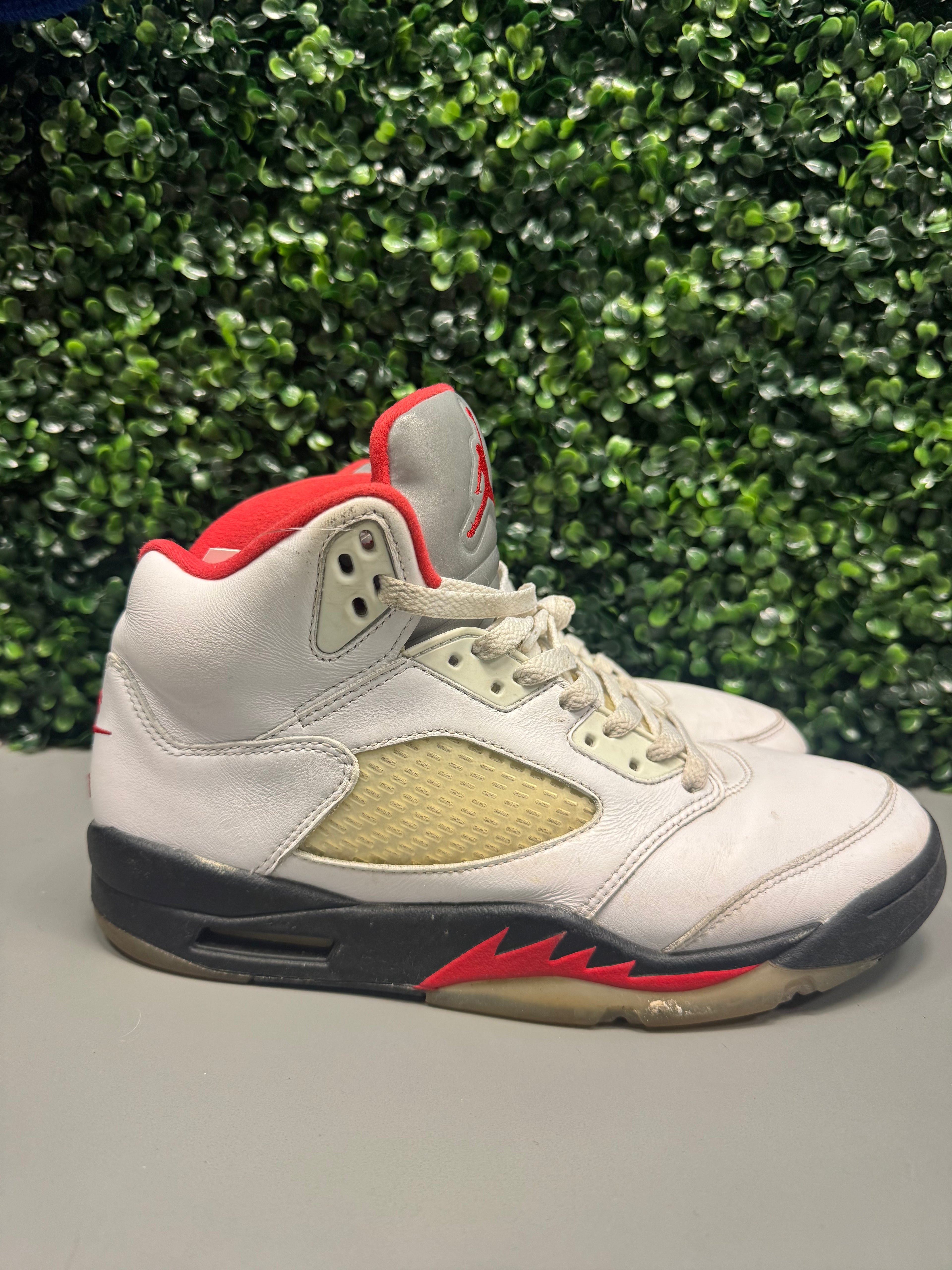 Jordan 5 "Fire Red" Size 9.5 Preowned