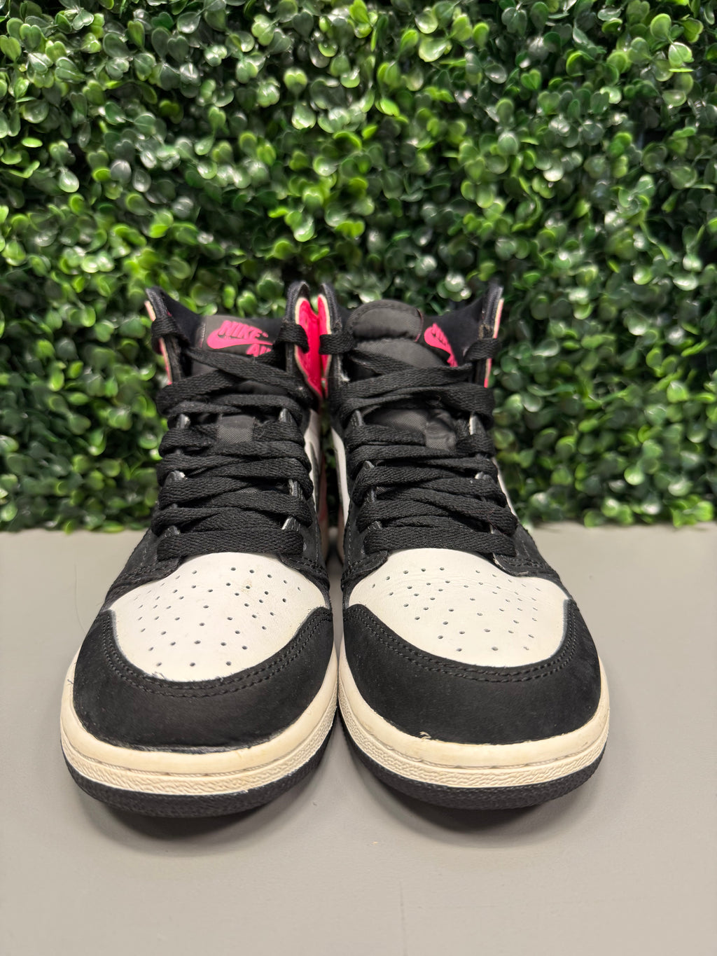 Jordan 1 High "Valentines Day" Size 4Y Preowned