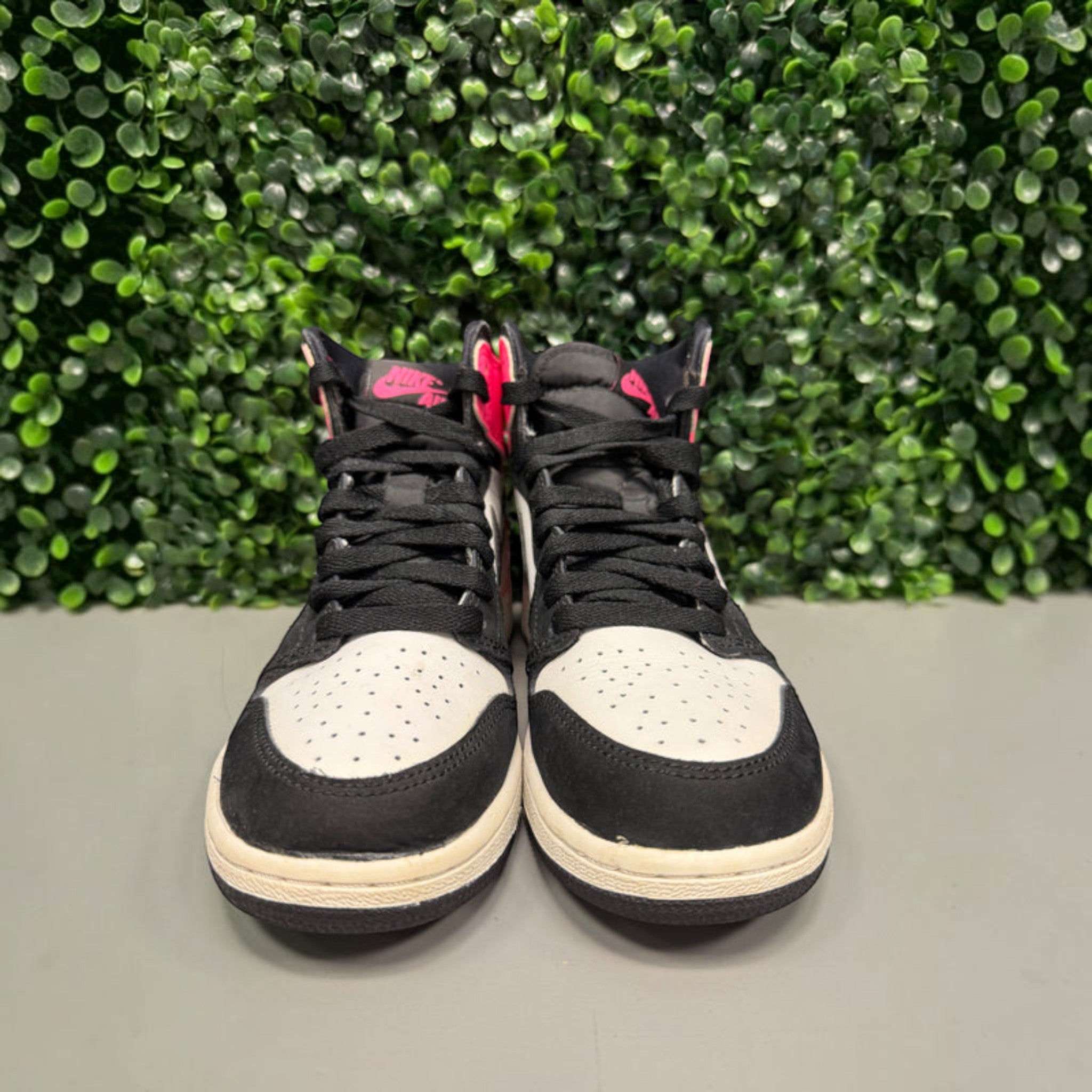 Jordan 1 High "Valentines Day" Size 4Y Preowned