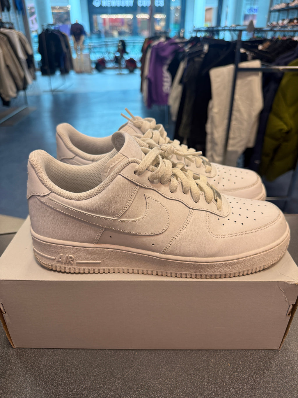 Air Force 1 Low (White) Size 11 Preowned