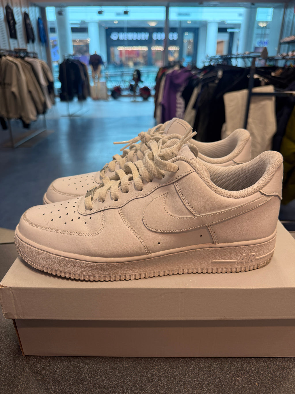Air Force 1 Low (White) Size 11 Preowned