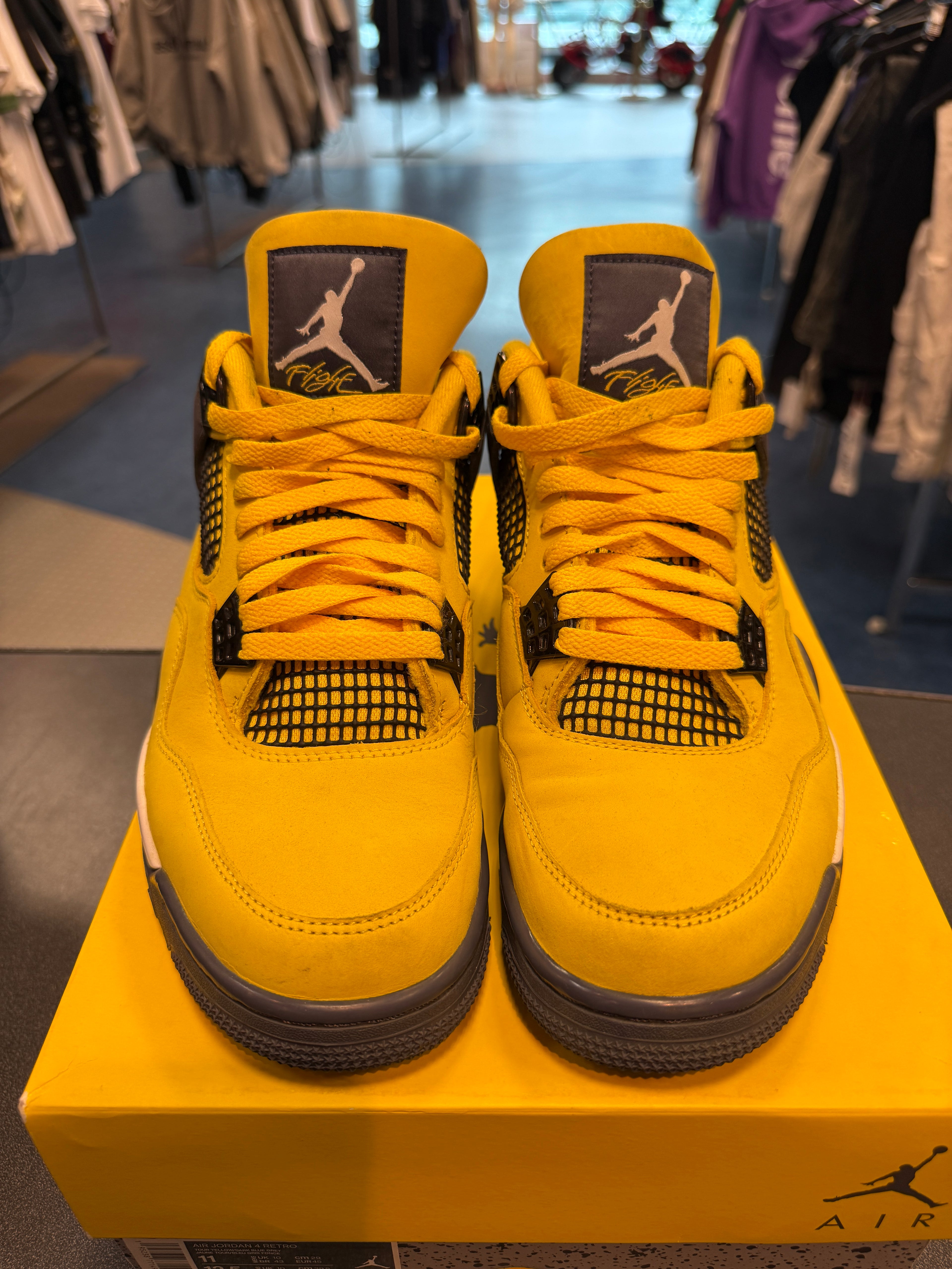 Jordan 4 Retro "Lightning" Size 11 Preowned