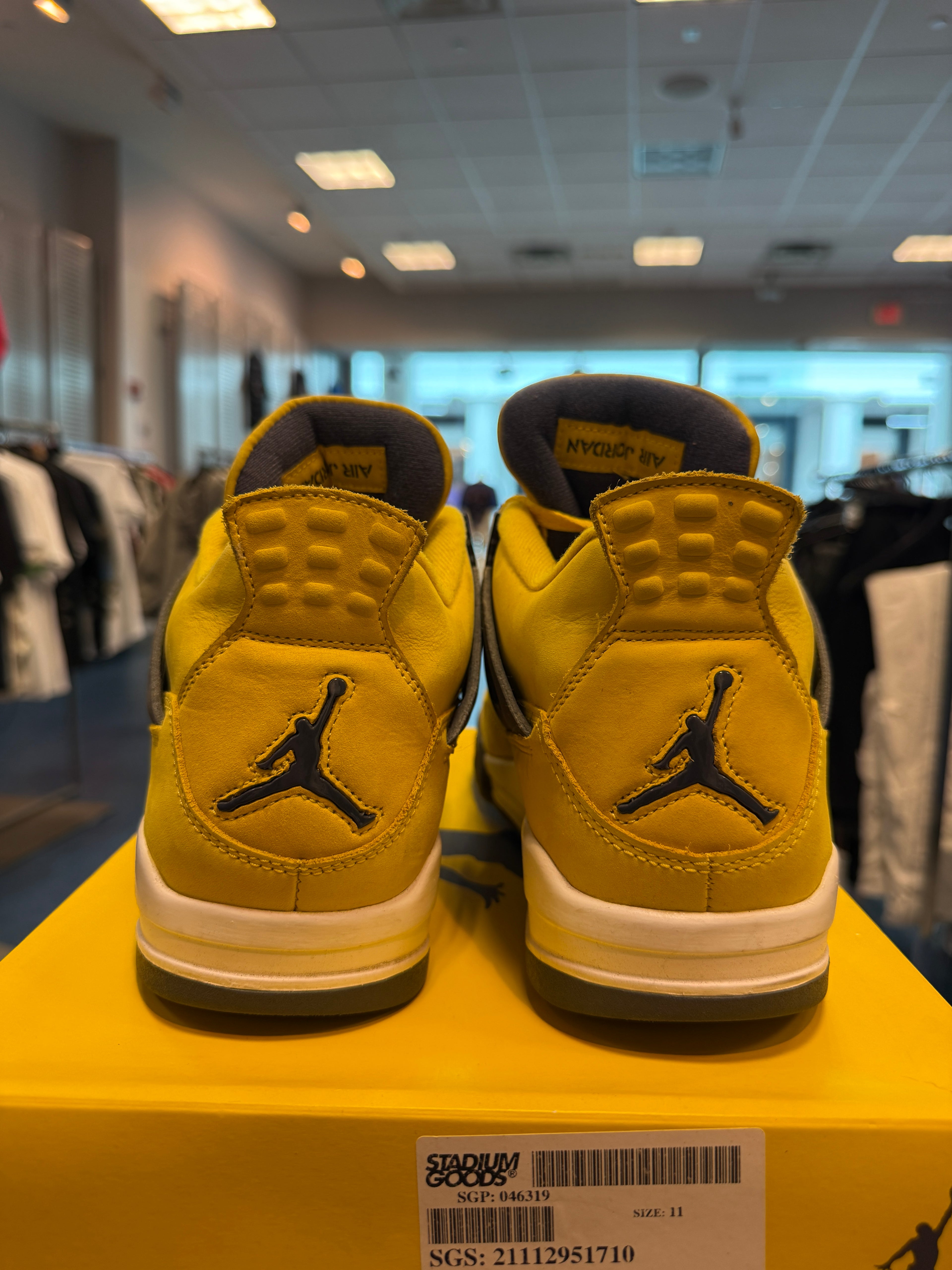 Jordan 4 Retro "Lightning" Size 11 Preowned