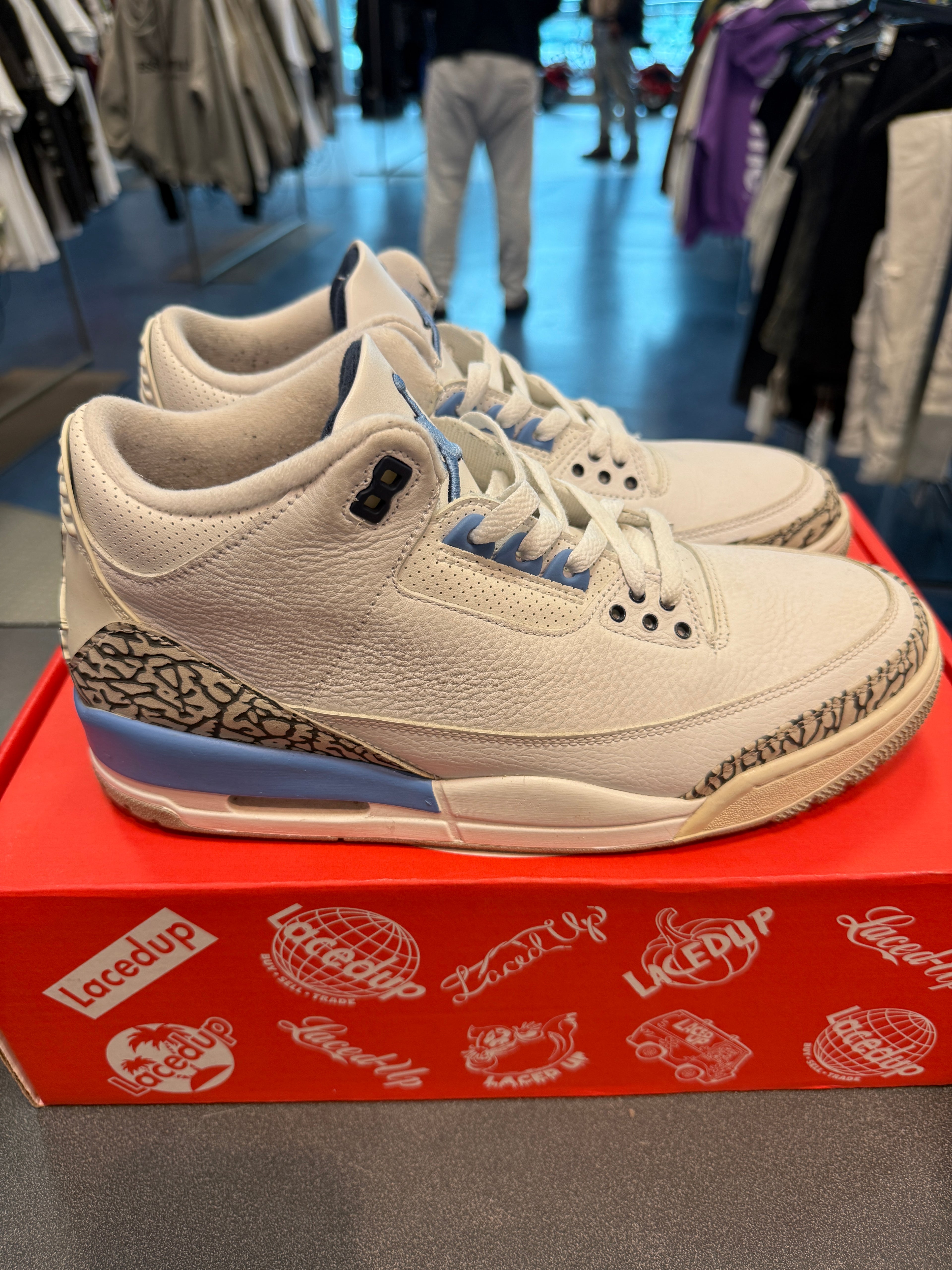 Jordan 3 "UNC" Size 11 Preowned