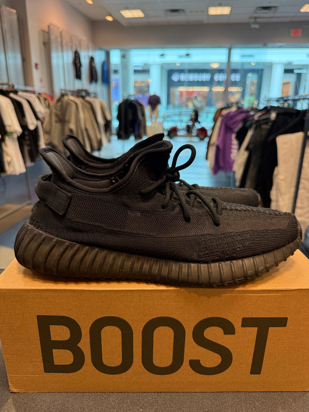 Yeezy Boost 350 "Onyx" Size 13 Preowned