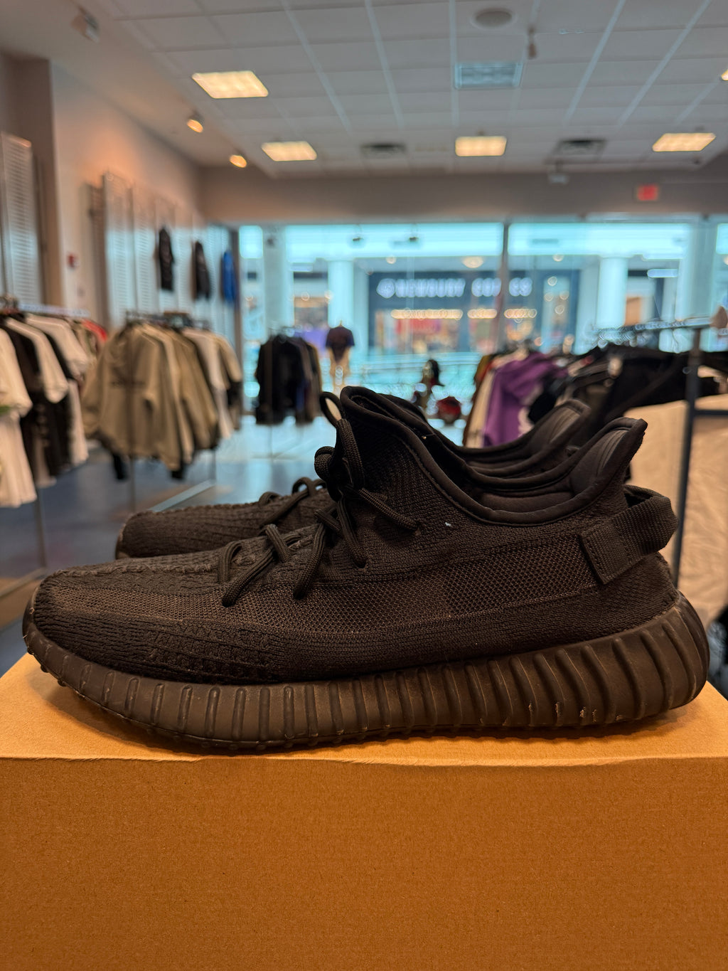 Yeezy Boost 350 "Onyx" Size 13 Preowned