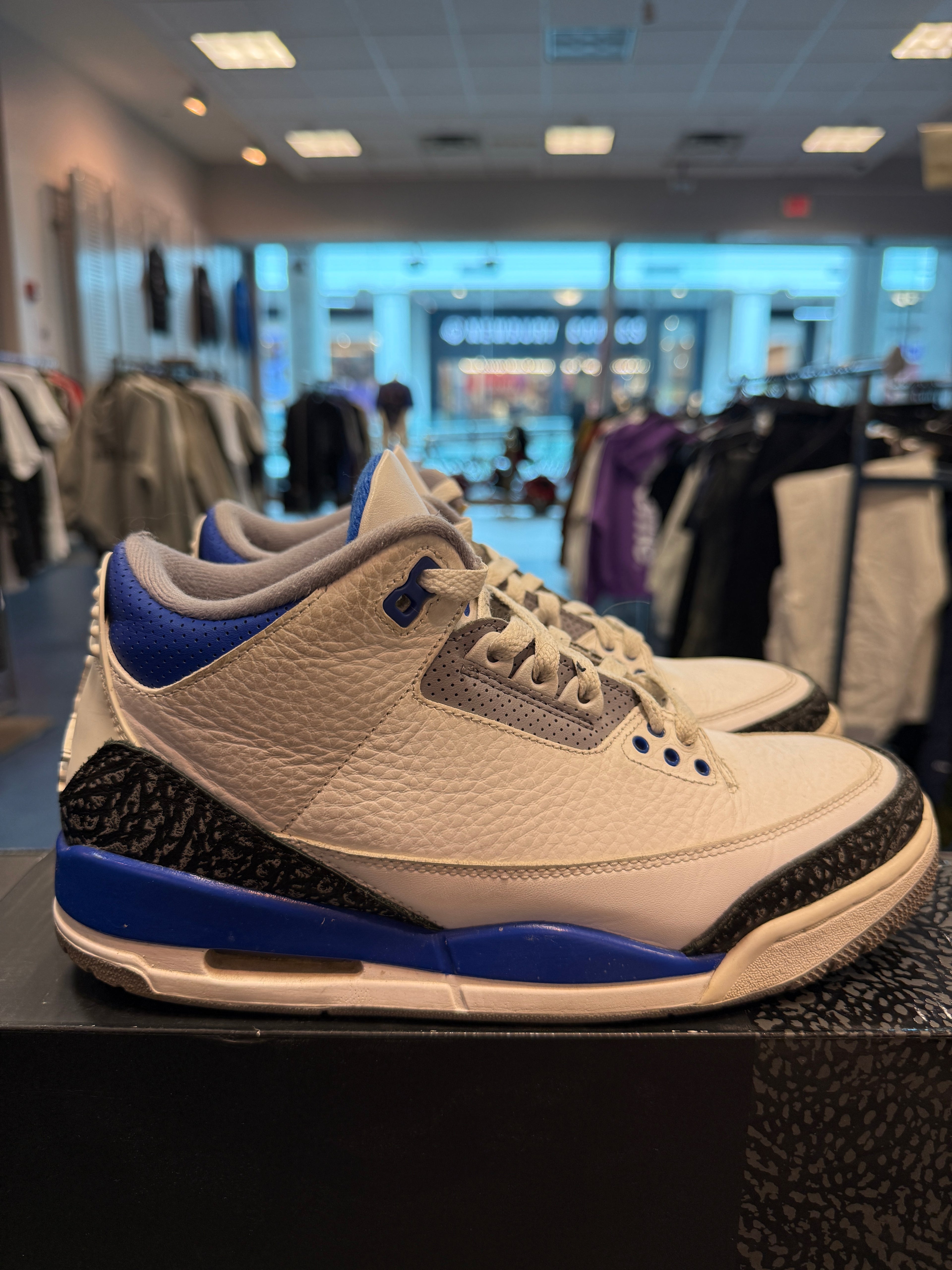 Jordan 3 Retro "Racer Blue" Size 8.5 Preowned