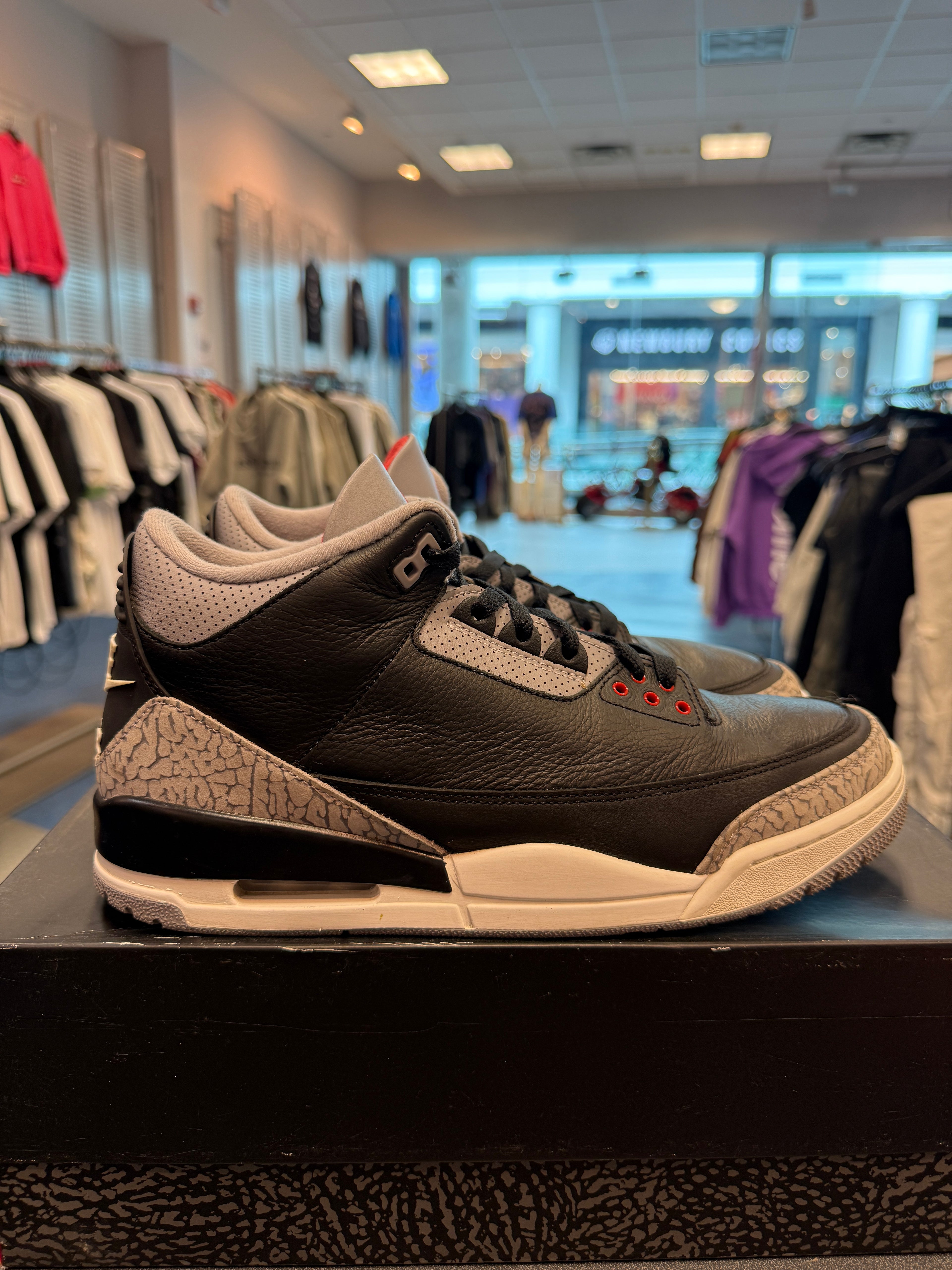Jordan 3 "Black Cement Reimagined" Size 10.5 Preowned