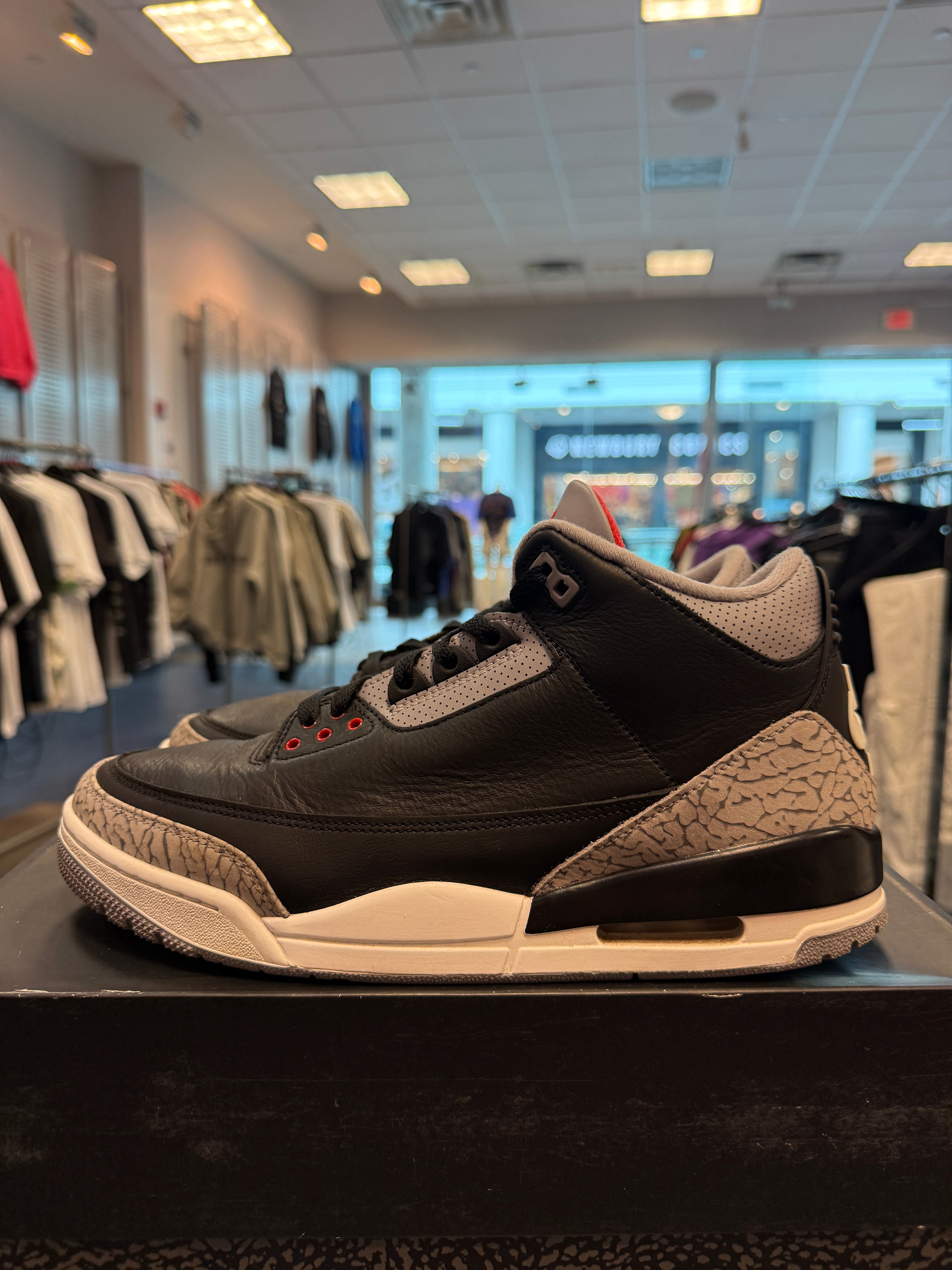 Jordan 3 "Black Cement Reimagined" Size 10.5 Preowned