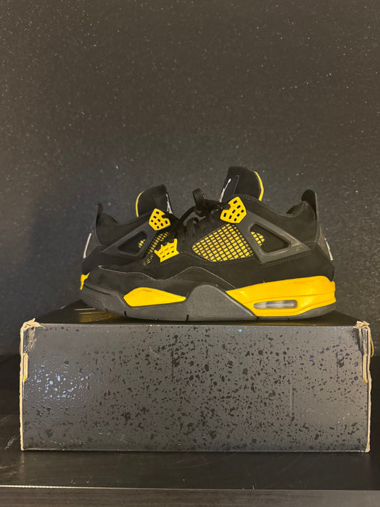 Jordan 4 'Thunder' Size 9 Preowned with box