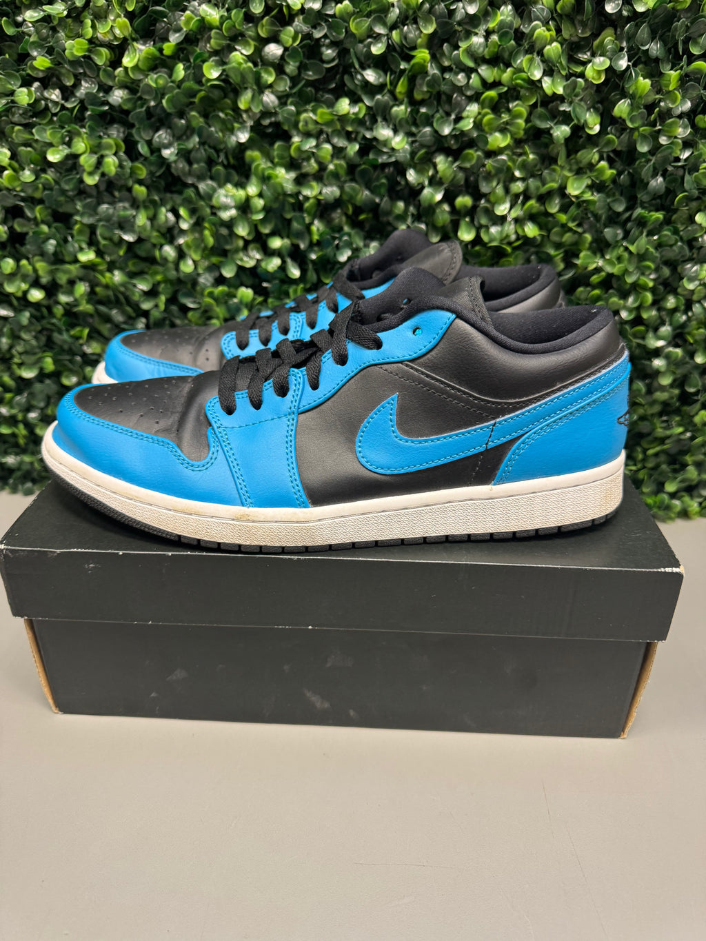 Jordan 1 Low “Laser Blue” Size 10.5 Preowned