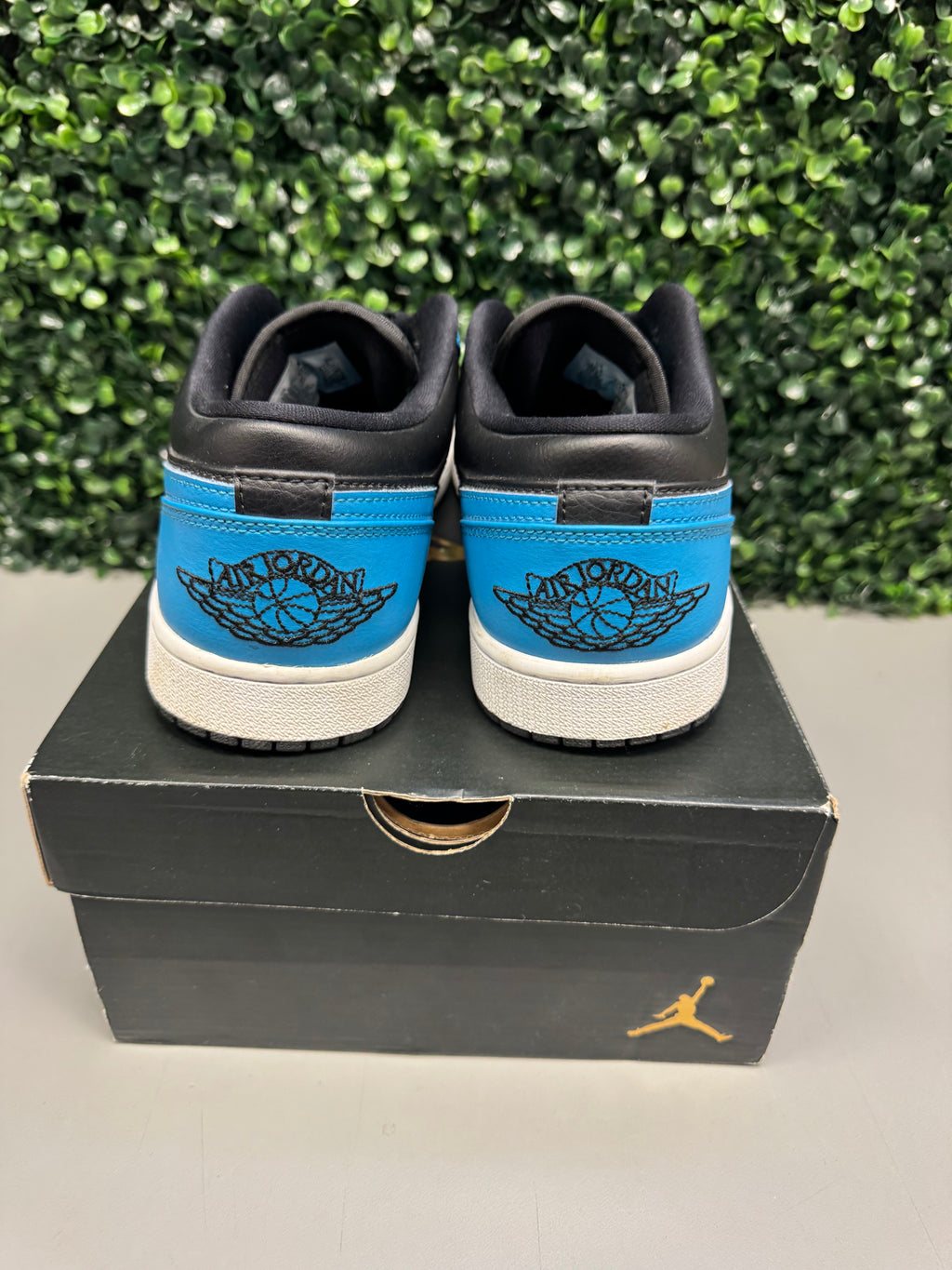 Jordan 1 Low “Laser Blue” Size 10.5 Preowned