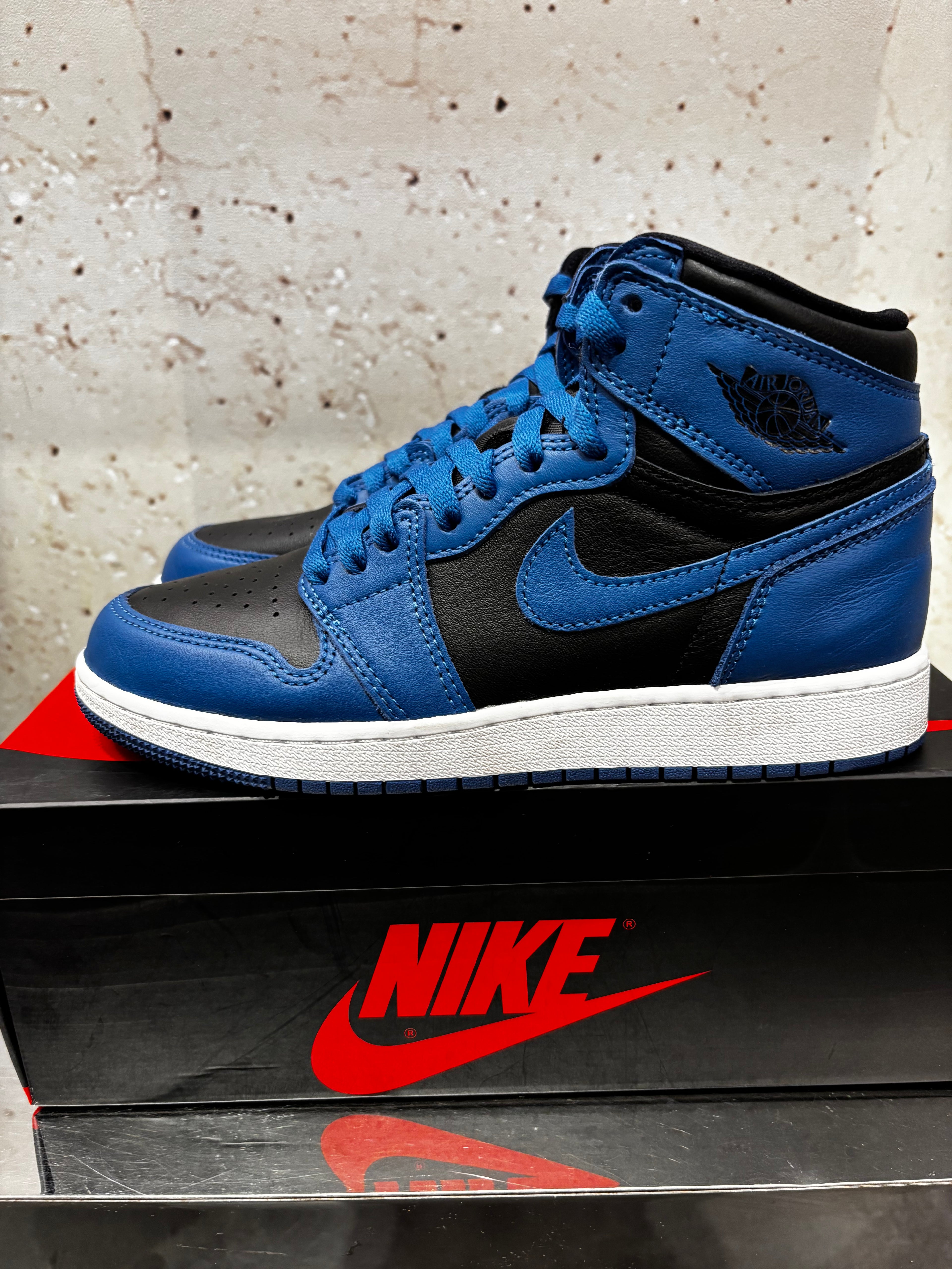 Jordan 1 High "Marina" Size 5.5Y Preowned