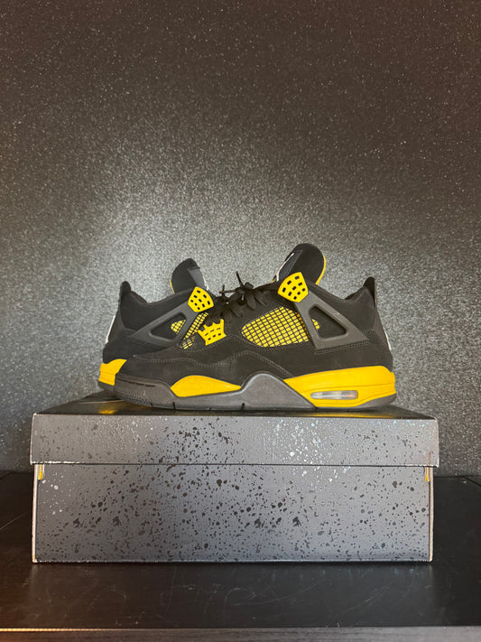 Jordan 4 'Thunder' Size 10 Preowned with box