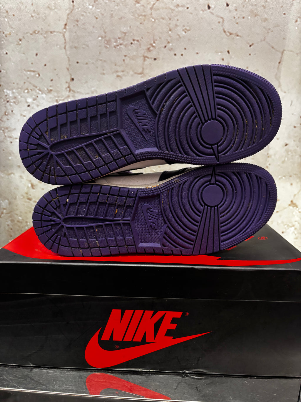Jordan 1 High "Court Purple" Size 6Y Preowned