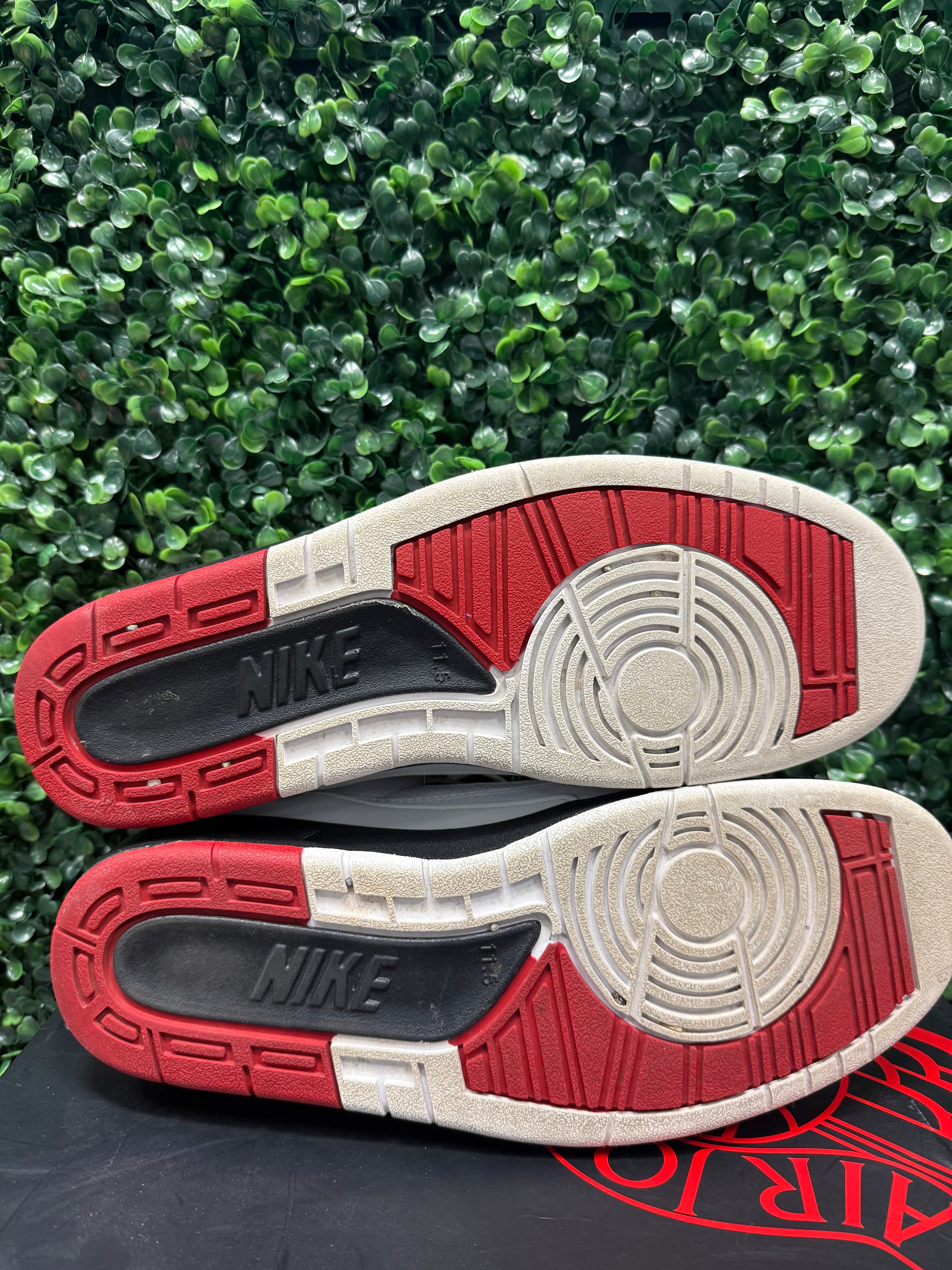 Jordan 2 Retro Low "Chicago" Size 11.5 Preowned