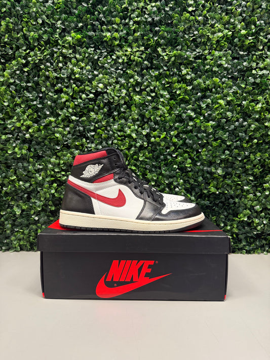 Jordan 1 Retro High "Black Gym Red" Size 8.5 Preowned