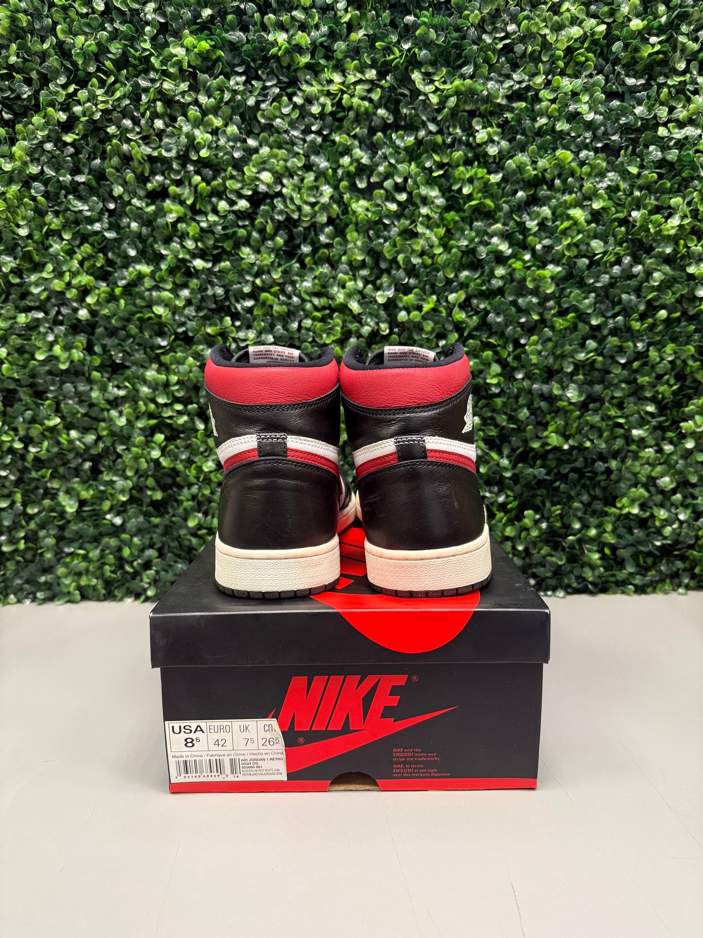 Jordan 1 Retro High "Black Gym Red" Size 8.5 Preowned