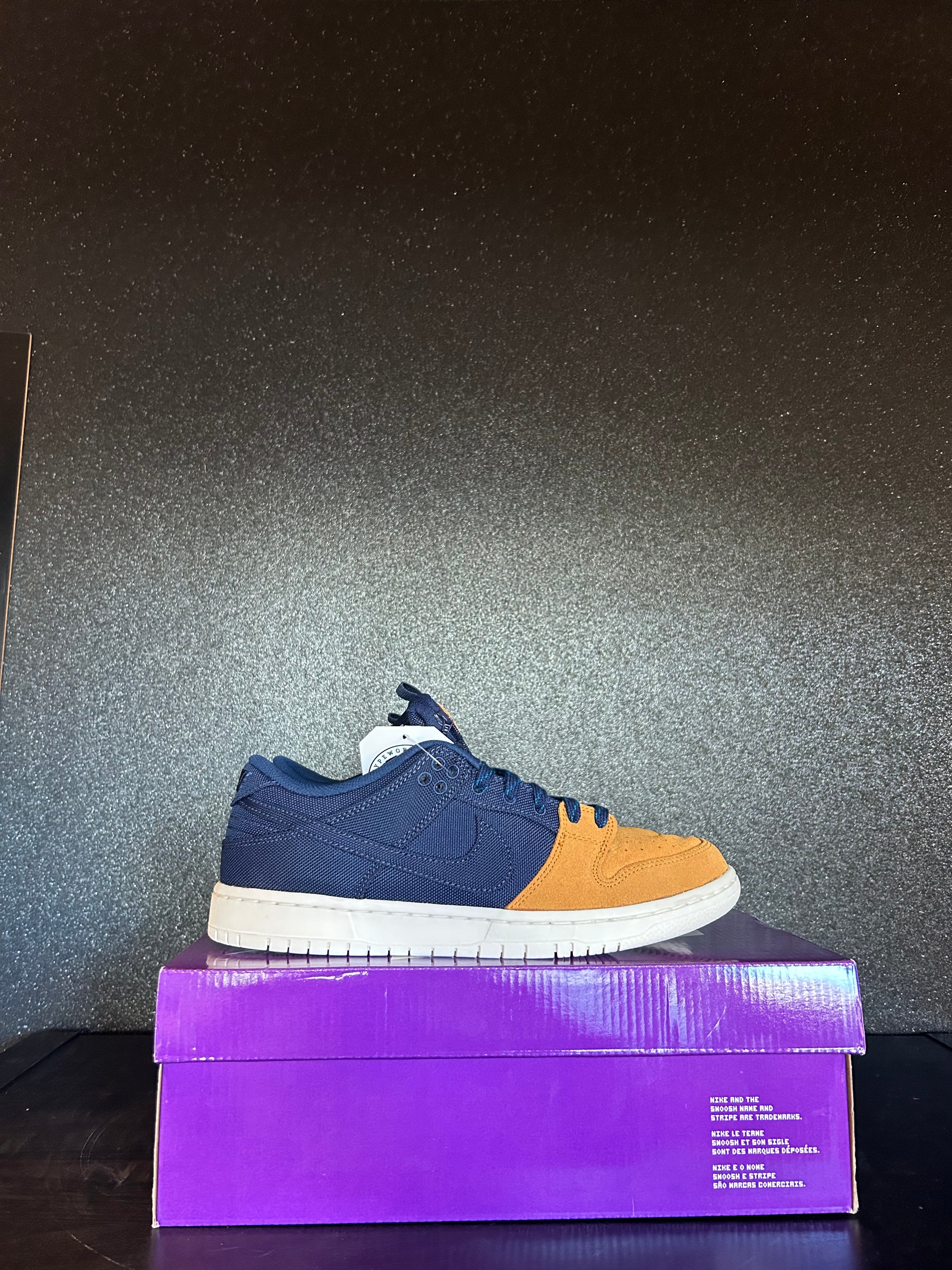 Nike SB Dunk Low Size 9.5 Preowned