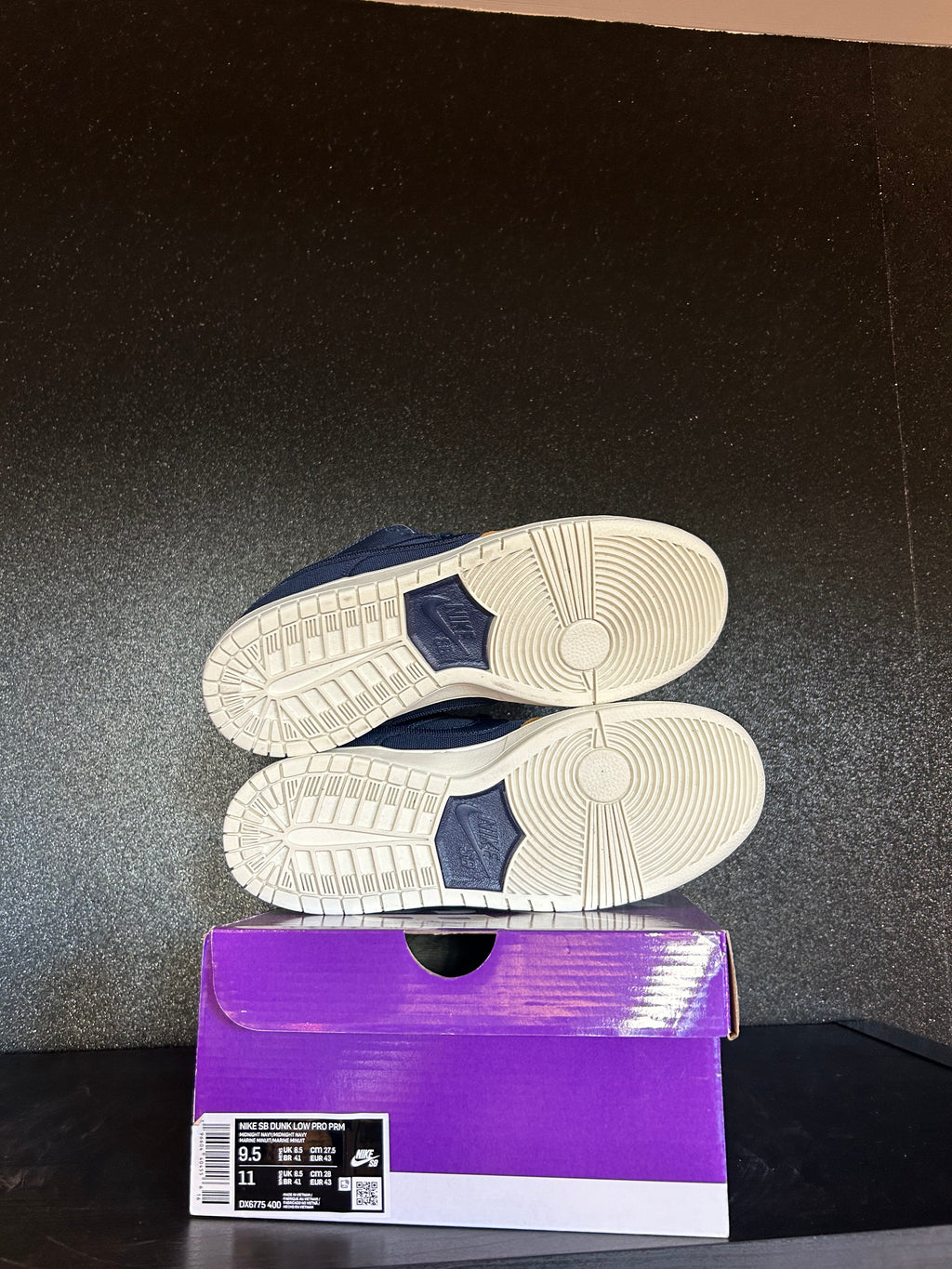 Nike SB Dunk Low Size 9.5 Preowned