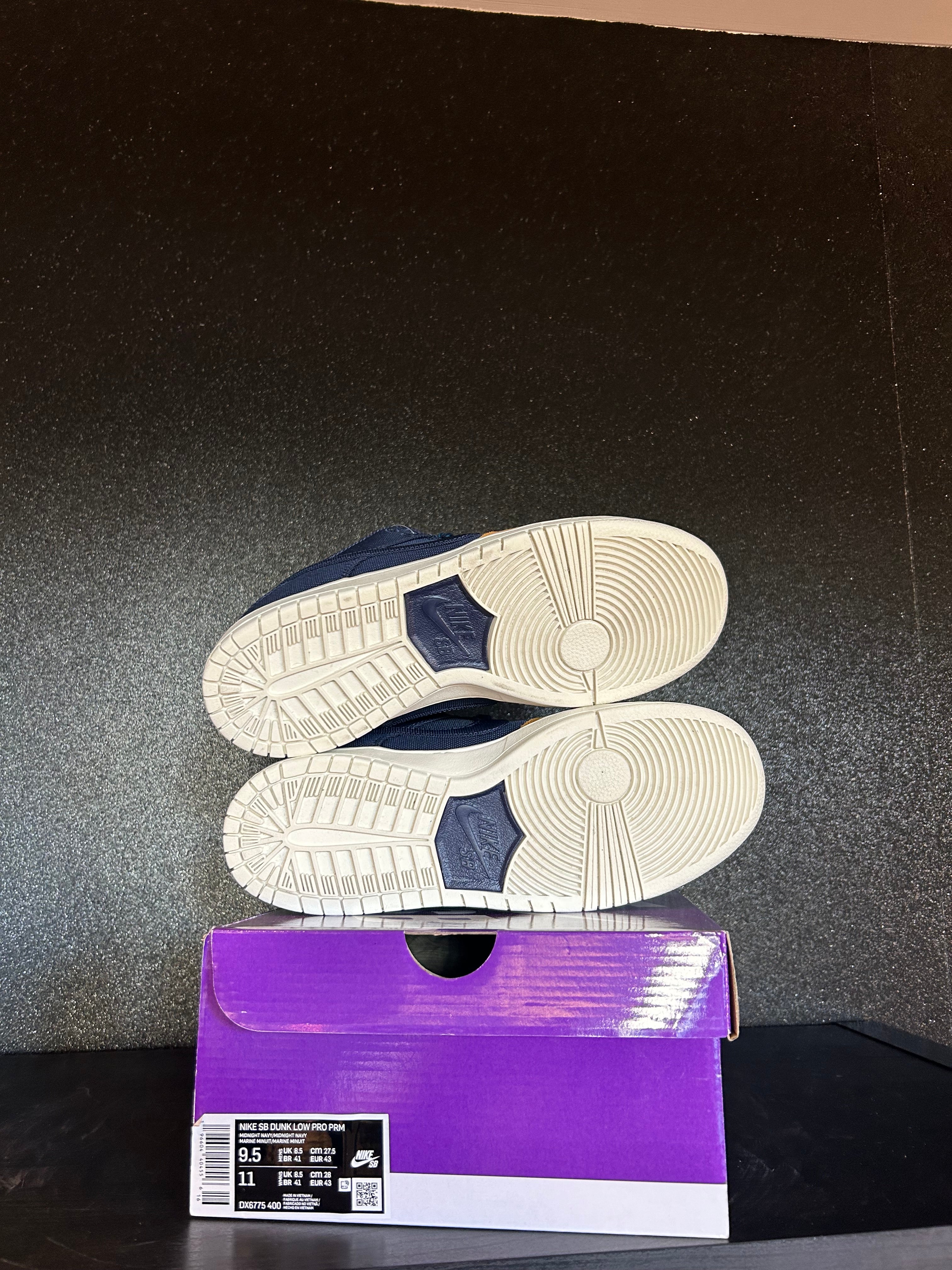 Nike SB Dunk Low Size 9.5 Preowned