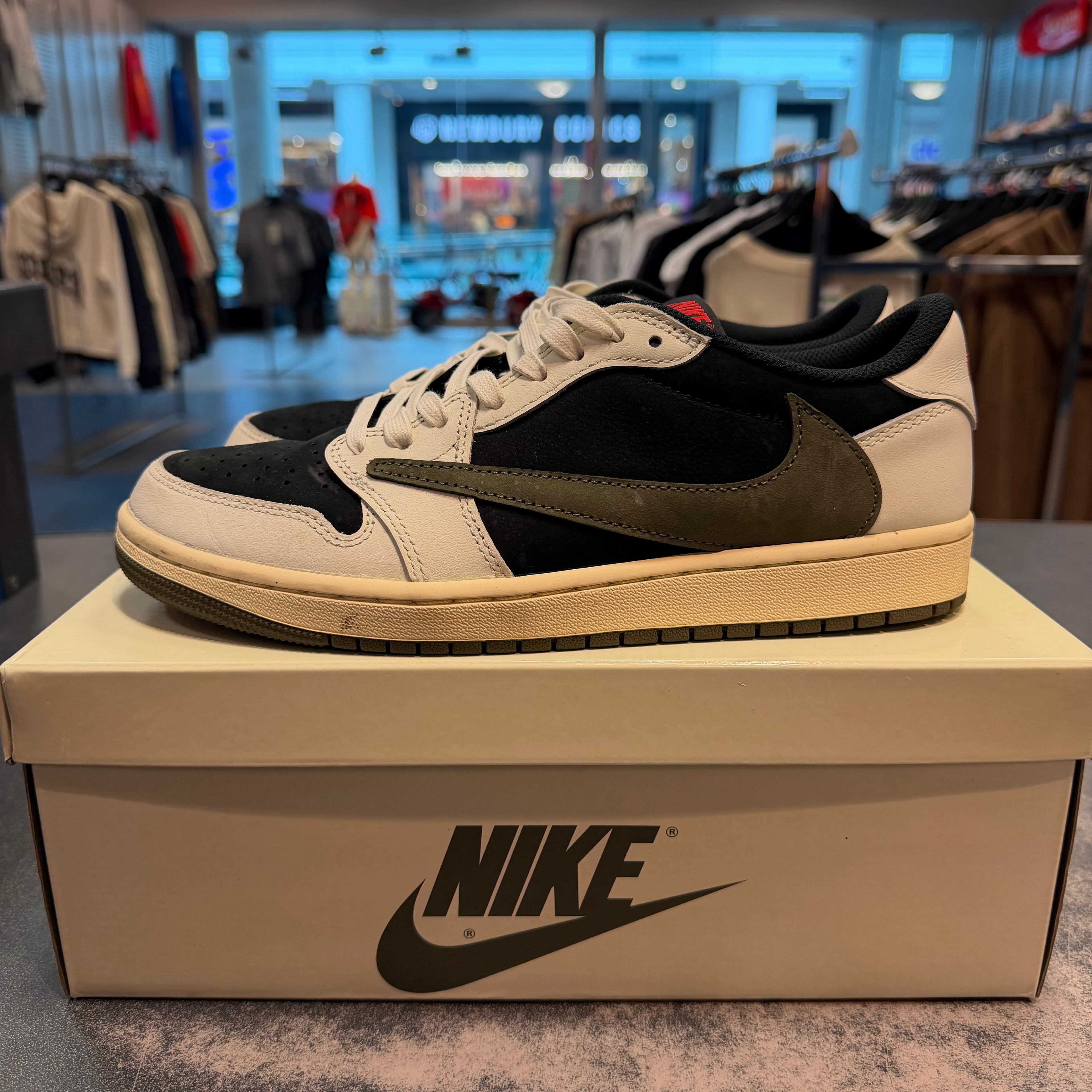 Jordan 1 Retro Low OG SP Travis Scott Olive (Women's) Preowned